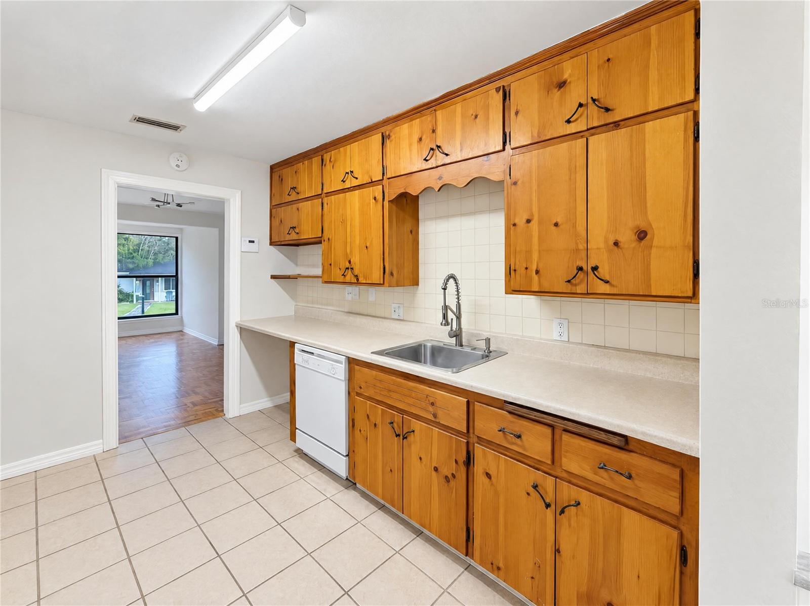 Single Family Residence at 1713 HILLSIDE DR, TAMPA, photo 8 of 23