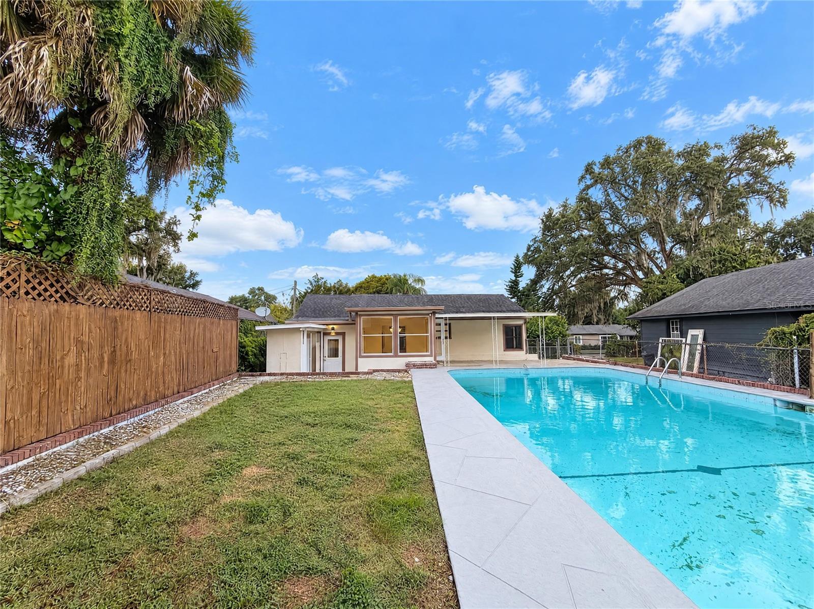 Single Family Residence at 1713 HILLSIDE DR, TAMPA, photo 18 of 23