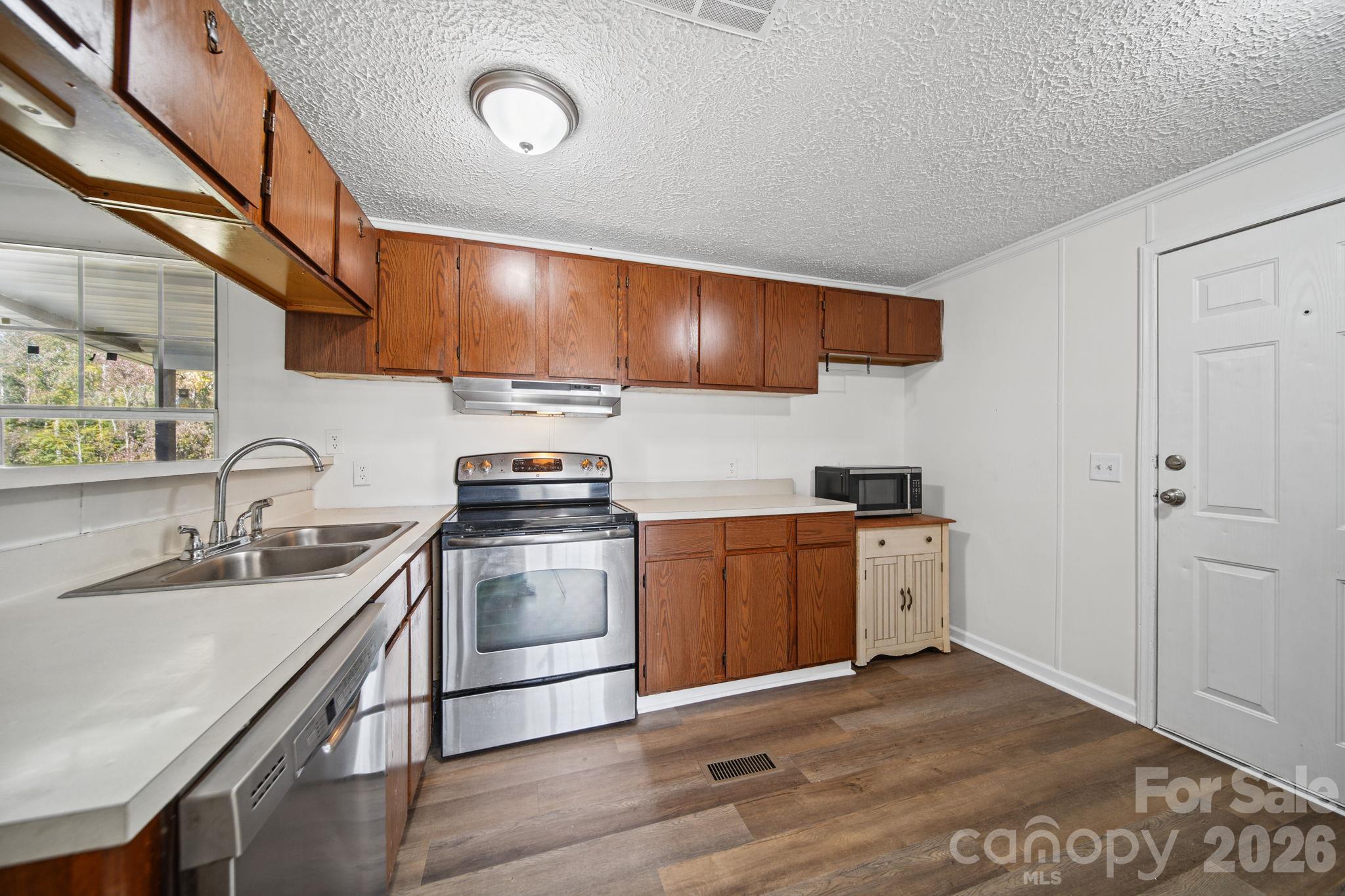 Kitchen - 2374 York Highway, York