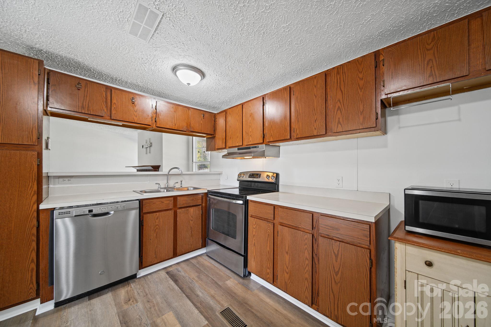 Kitchen - 2374 York Highway, York