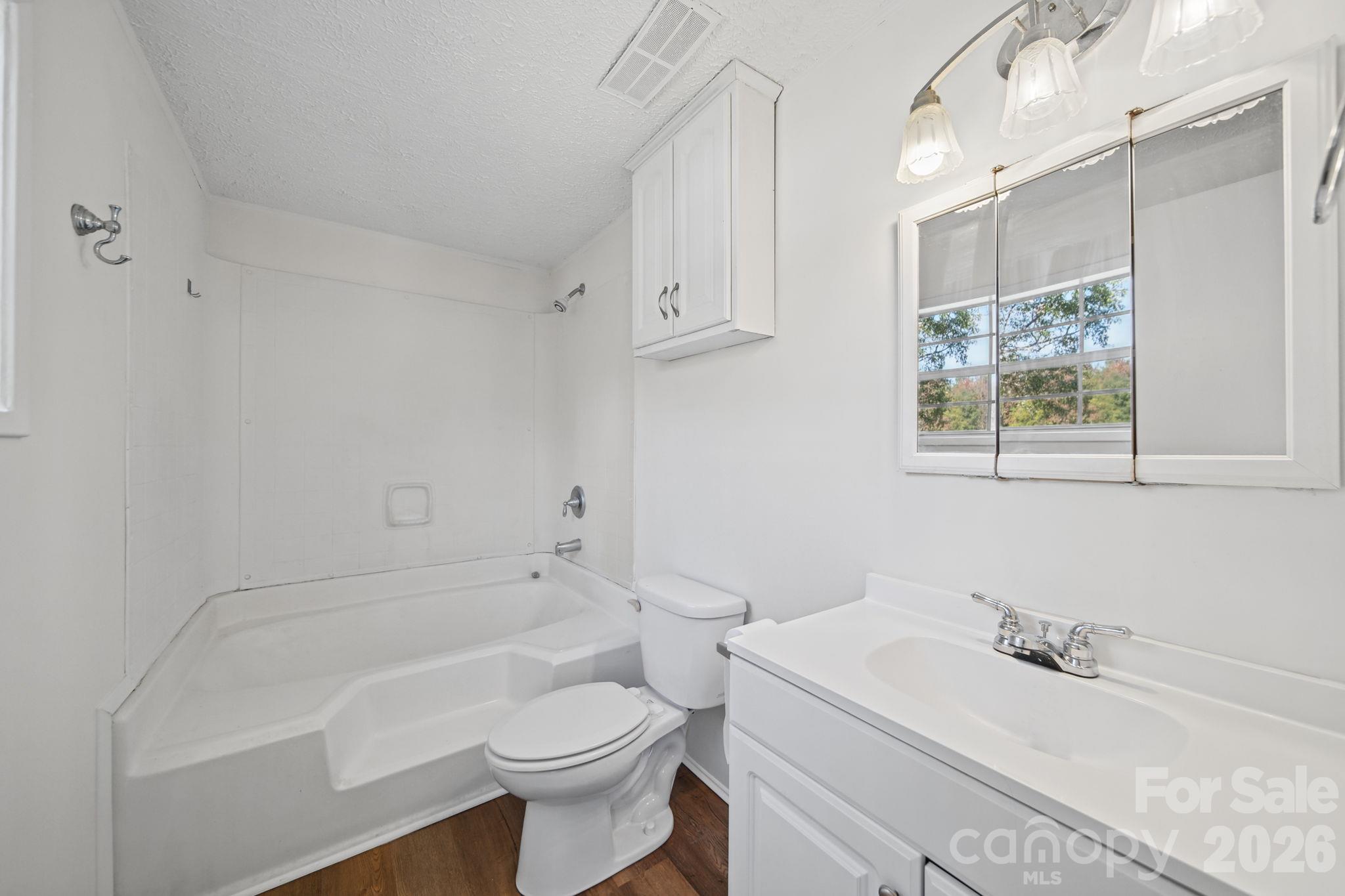 Primary Bedrooms Ensuite - 2374 York Highway, York