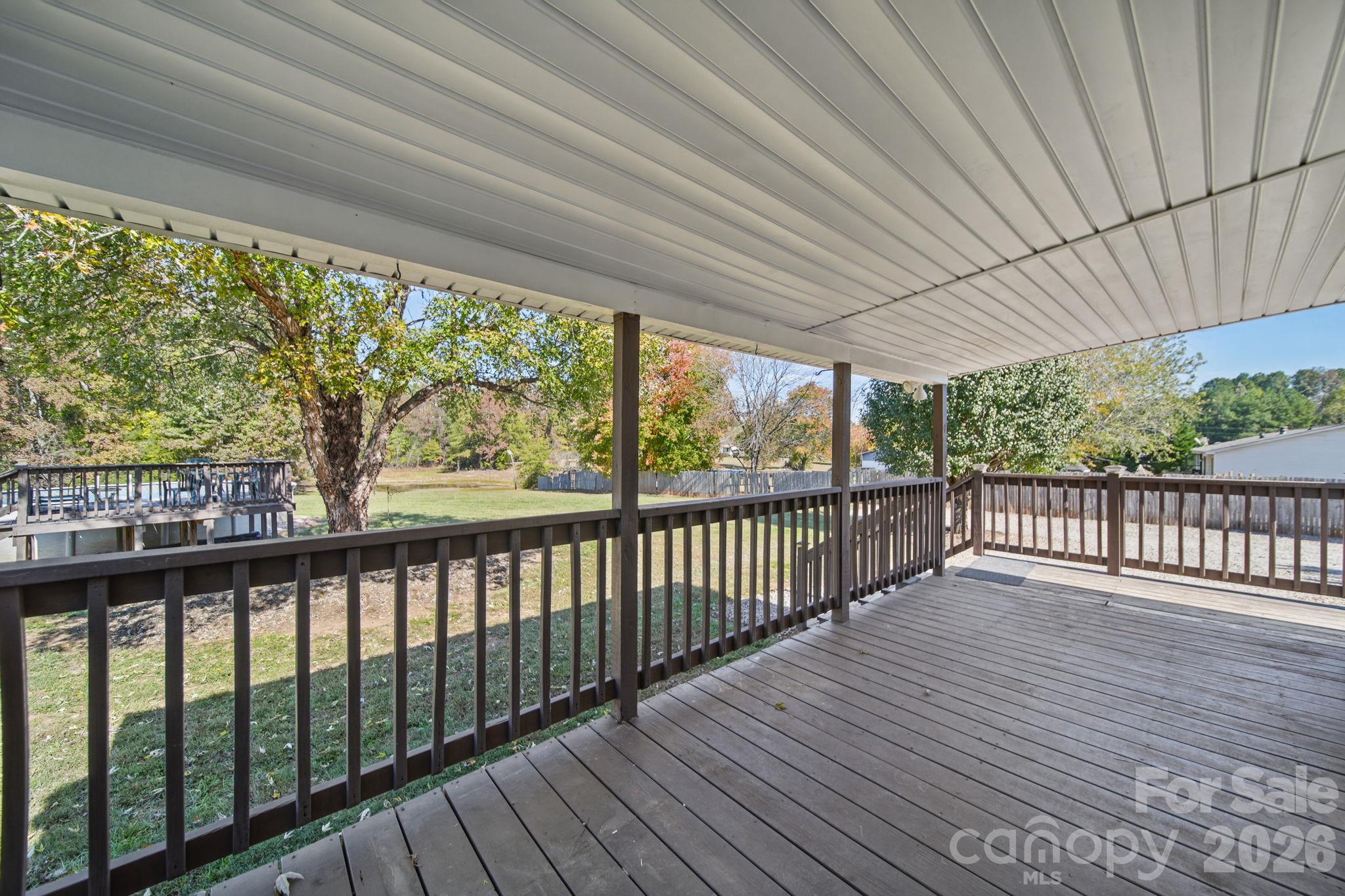 Covered Back Deck - 2374 York Highway, York