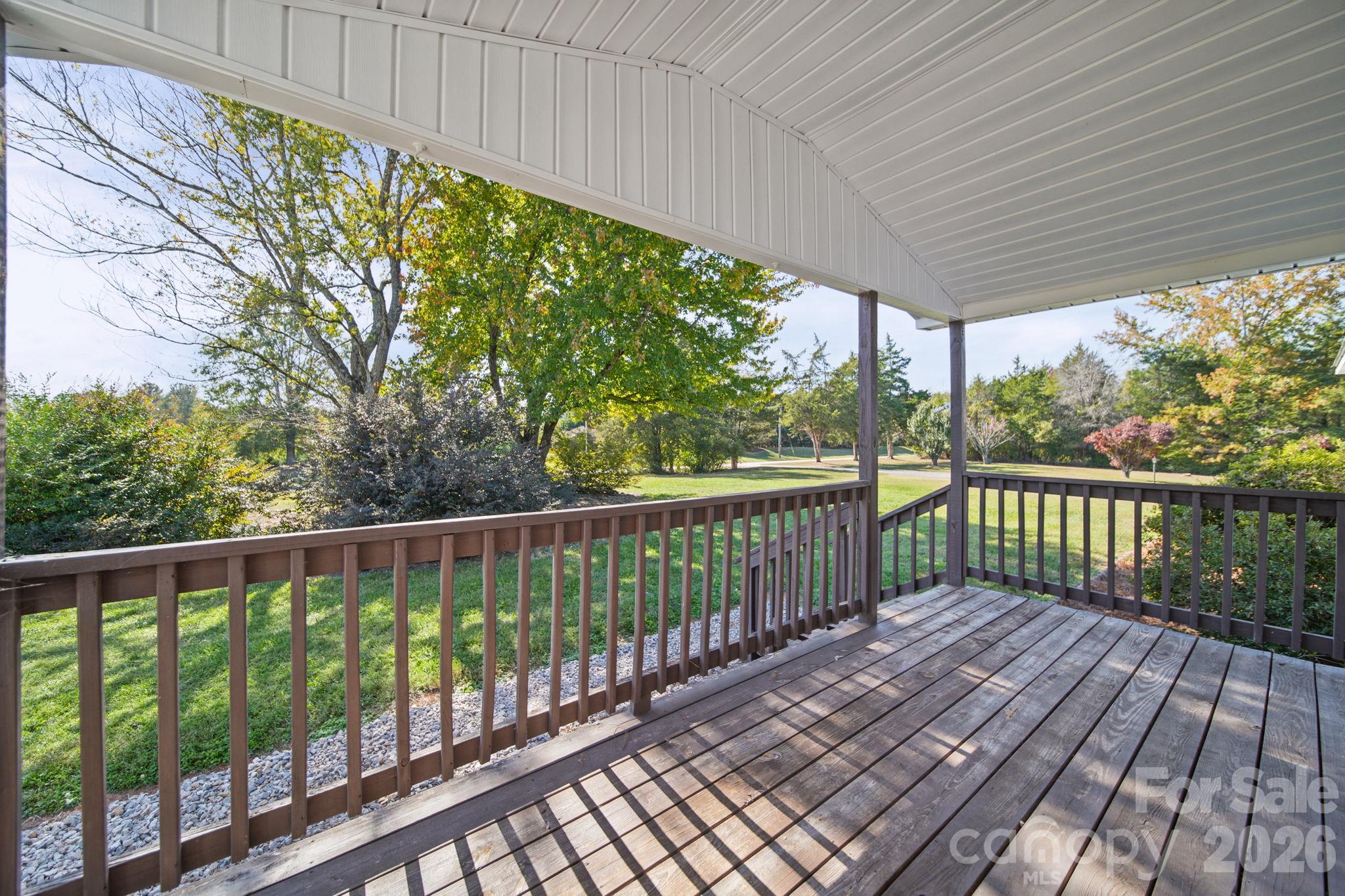 Covered Back Deck - 2374 York Highway, York