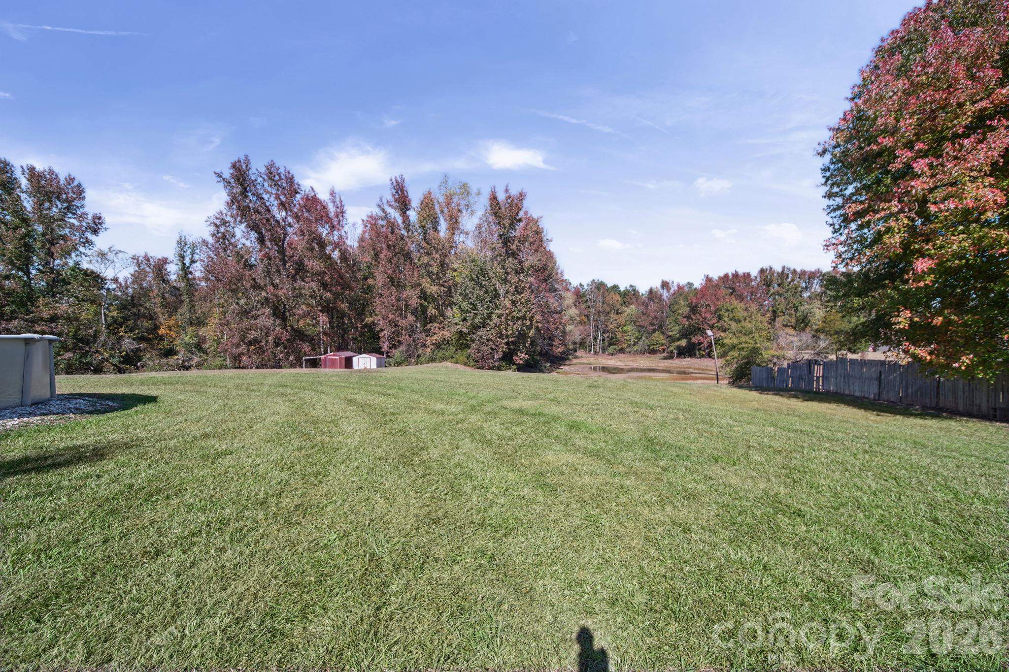 Large Backyard - 2374 York Highway, York