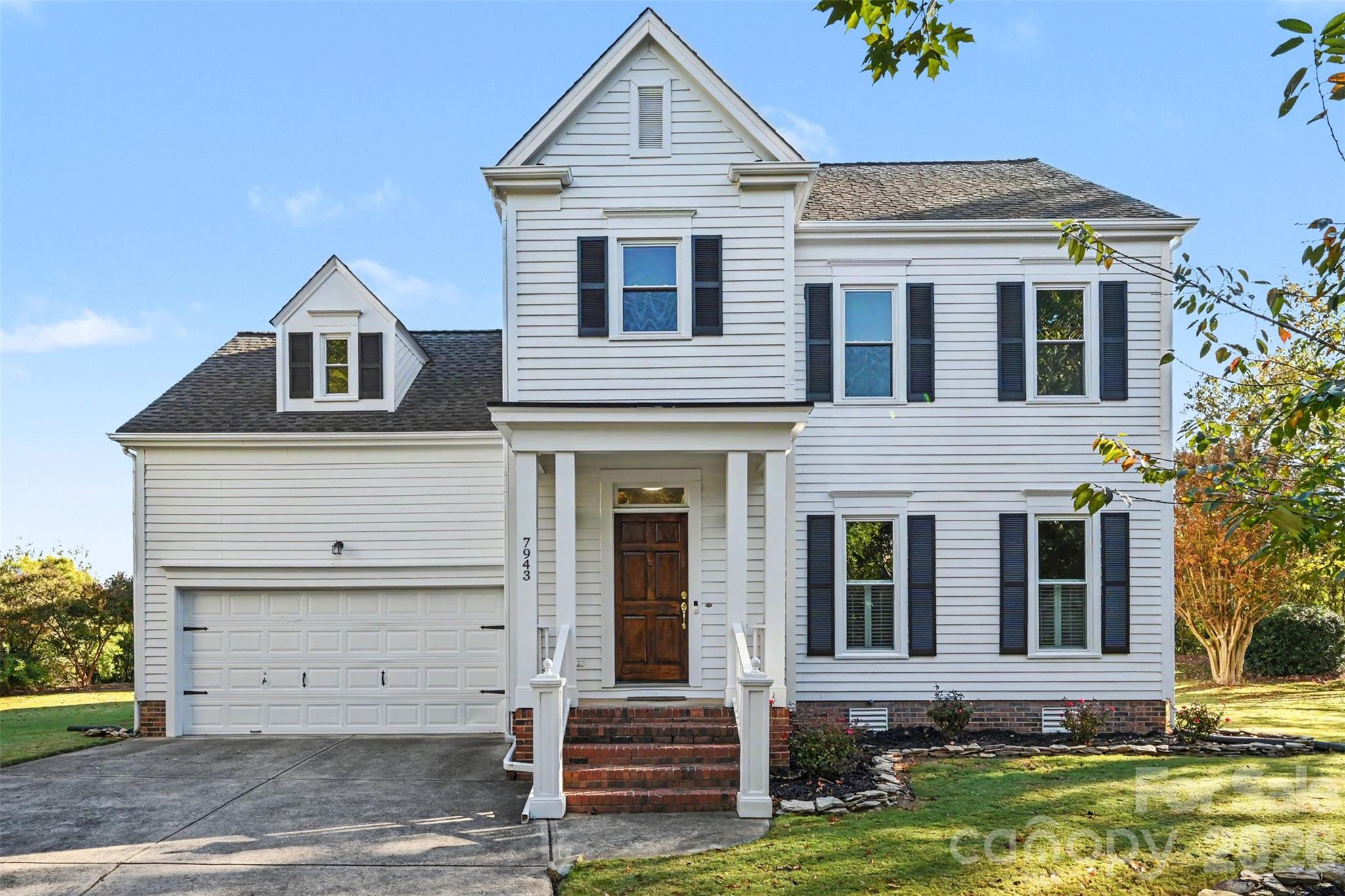 Single Family Residence at 7943 Elphin Court, Charlotte, photo 2 of 36