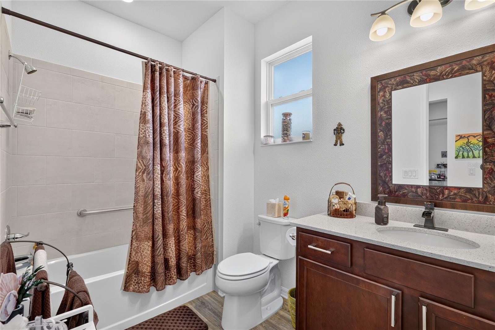 Guest Bath - 8820 SW 104TH CIR, OCALA