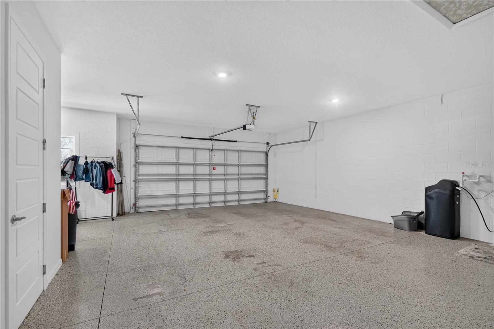 Huge Garage - 8820 SW 104TH CIR, OCALA