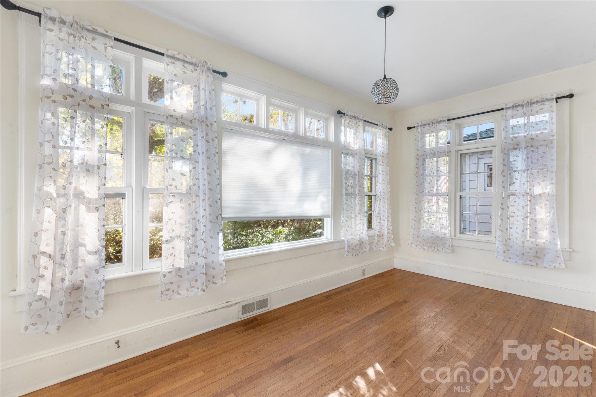 Single Family Residence at 1527 Druid Hills Avenue, Hendersonville, photo 3 of 30