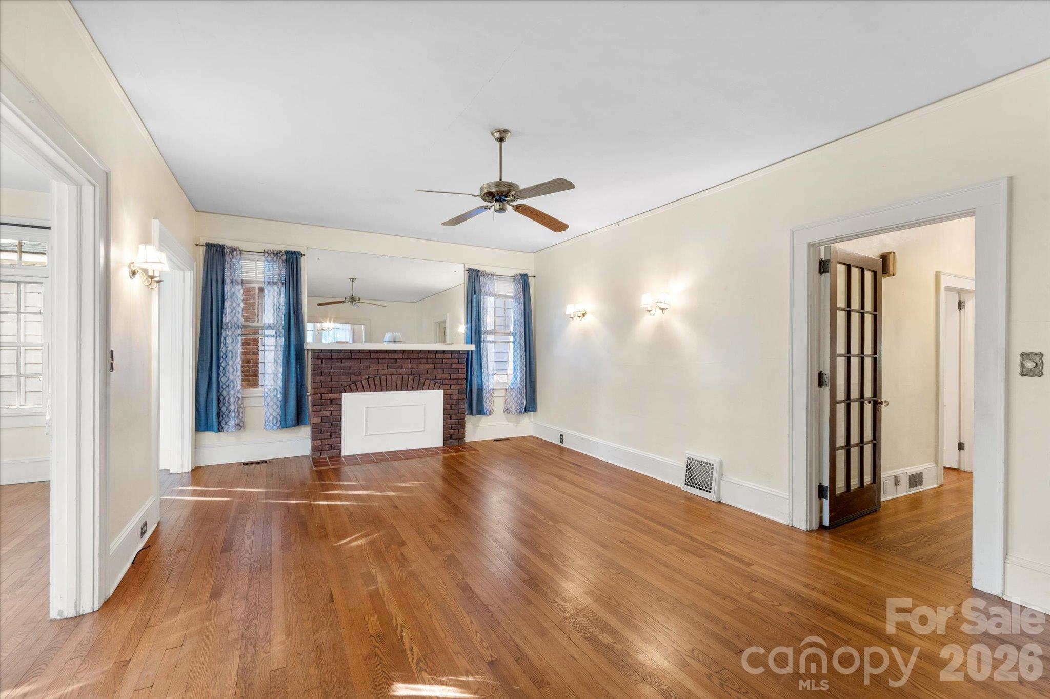 Single Family Residence at 1527 Druid Hills Avenue, Hendersonville, photo 7 of 30