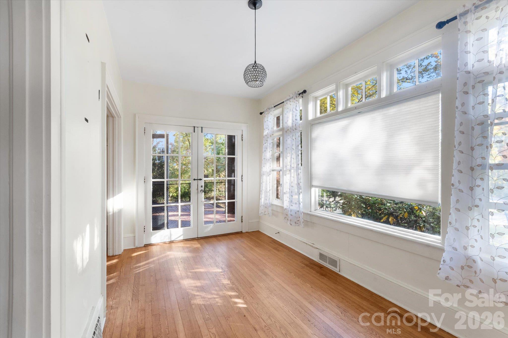 Sun room - 1527 Druid Hills Avenue, Hendersonville