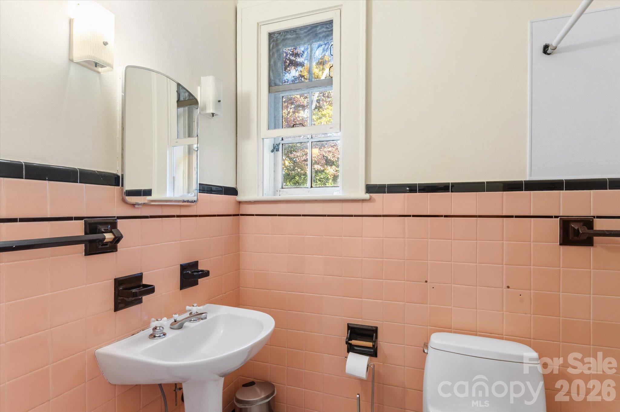 Bathroom #2 - 1527 Druid Hills Avenue, Hendersonville