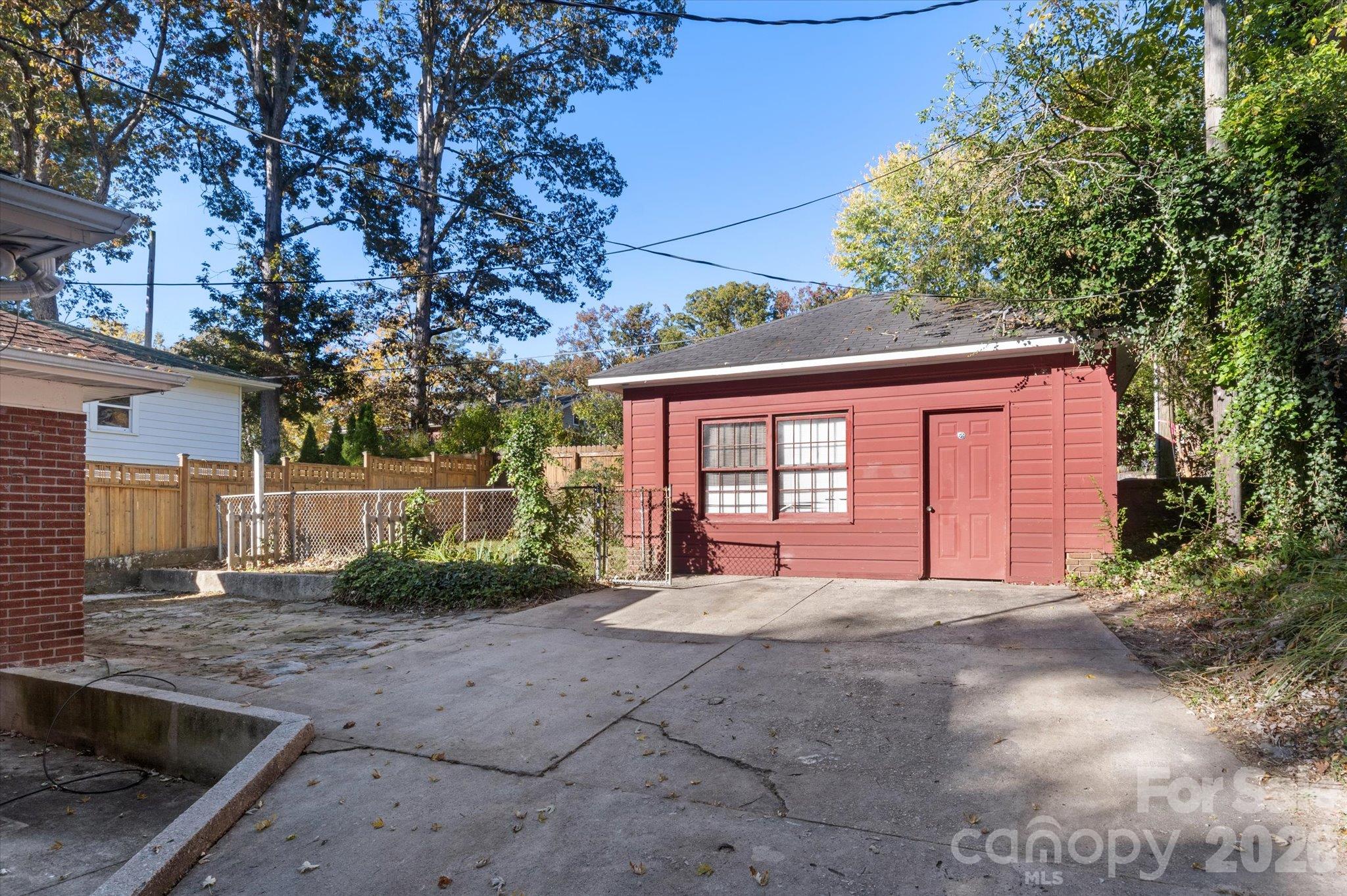 Detached workshop - 1527 Druid Hills Avenue, Hendersonville