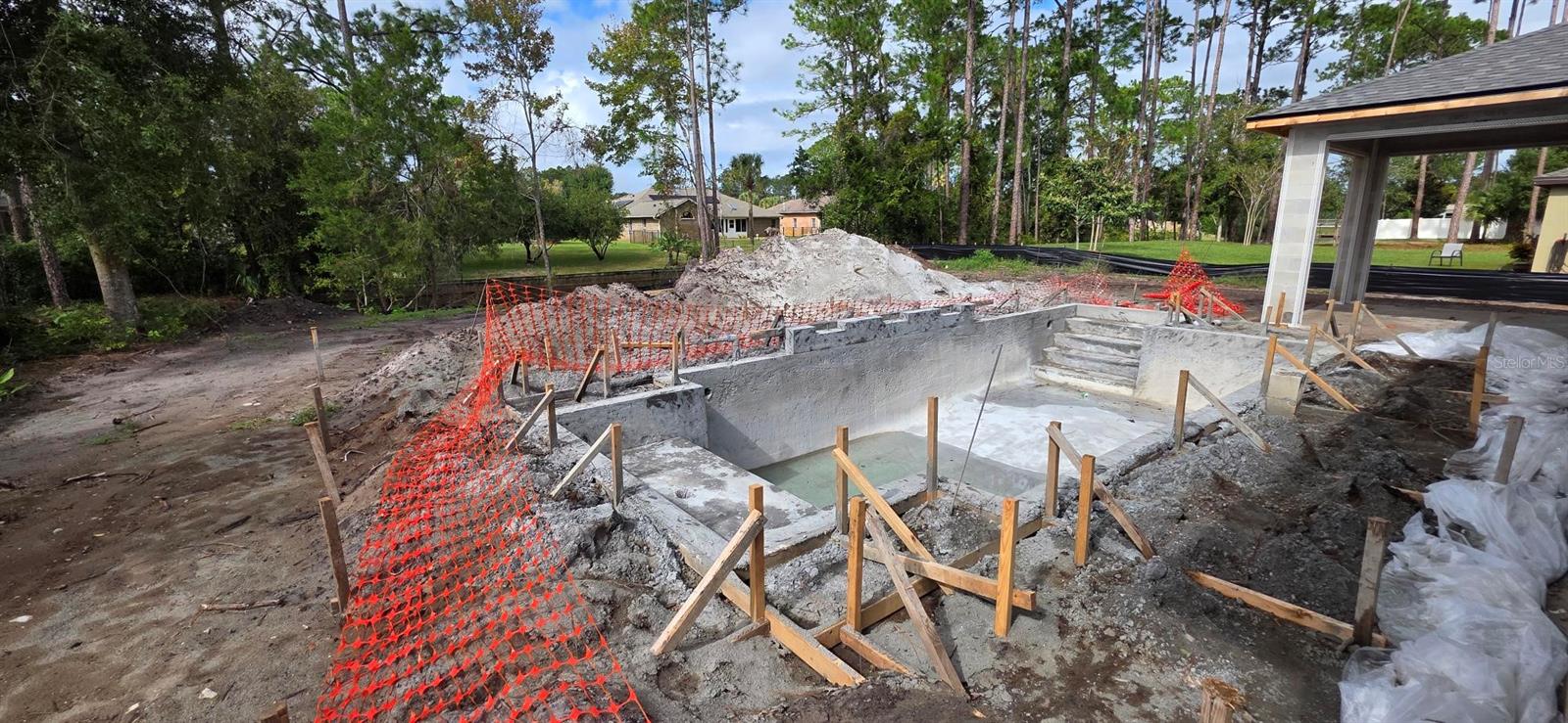 Huge backyard with resort style saltwater pool - 163 BRIDGEHAVEN DR, PALM COAST
