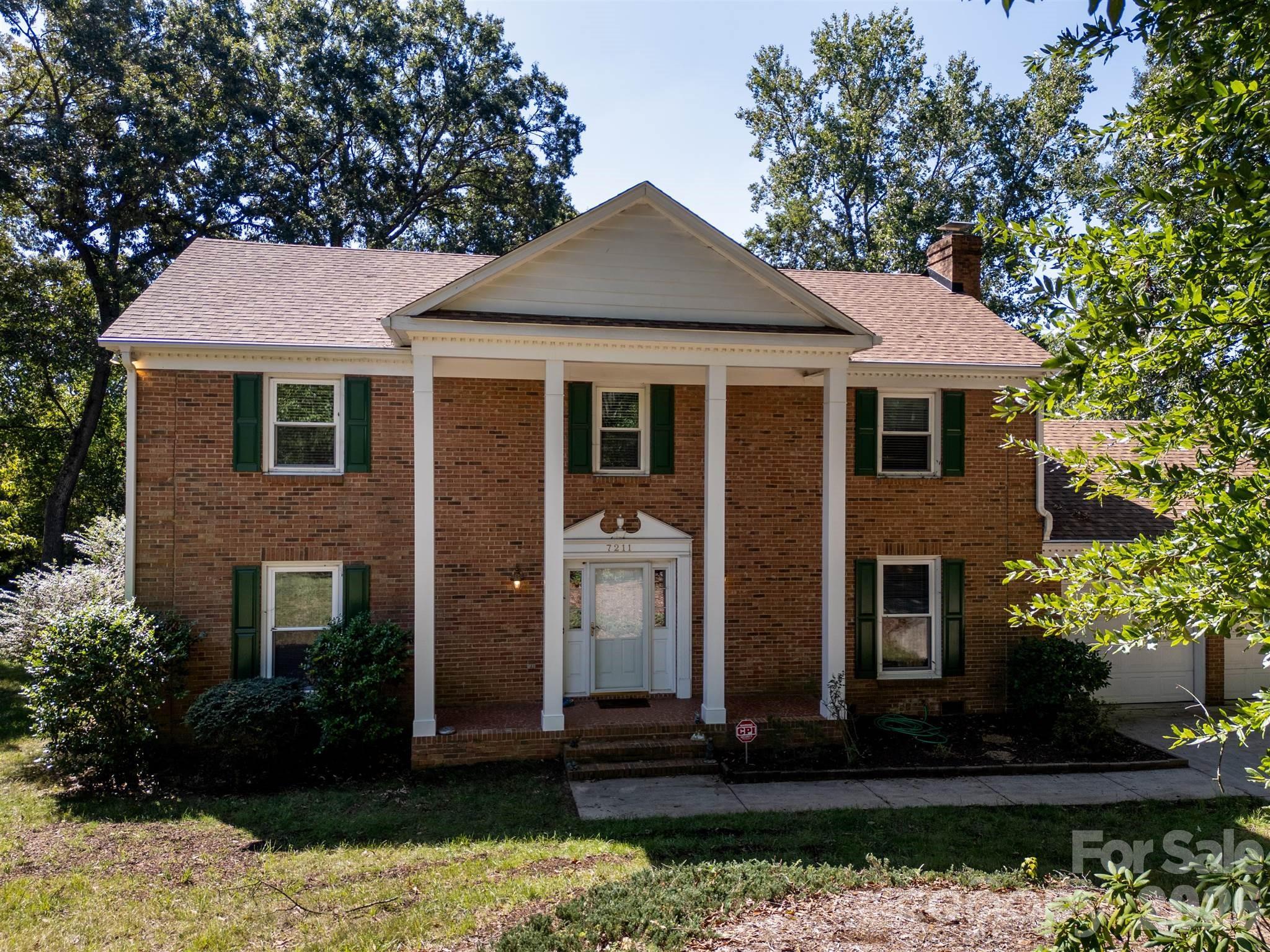 Single Family Residence at 7211 Hopeton Road, Charlotte, photo 2 of 48