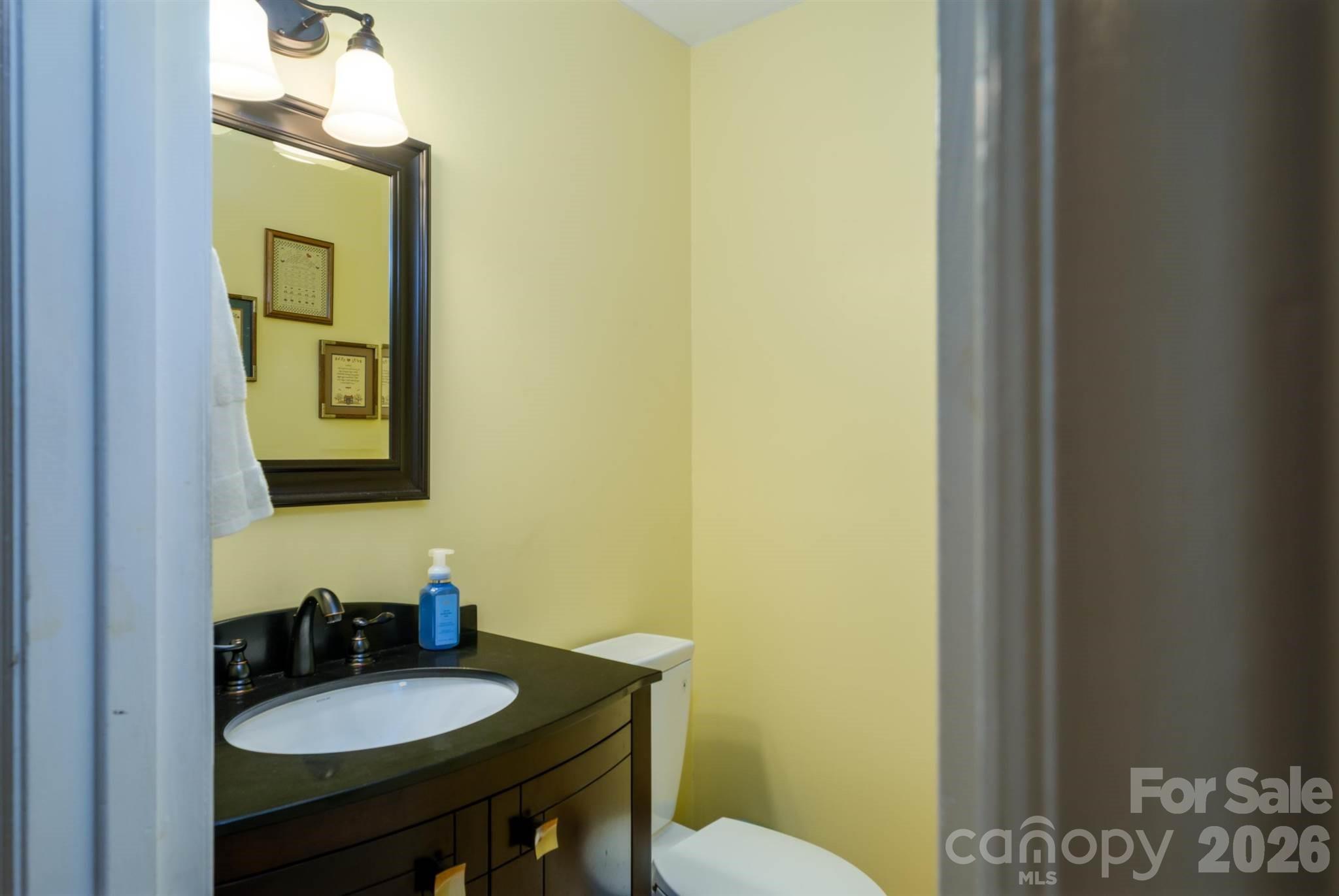 Single Family Residence at 7211 Hopeton Road, Charlotte, photo 6 of 48