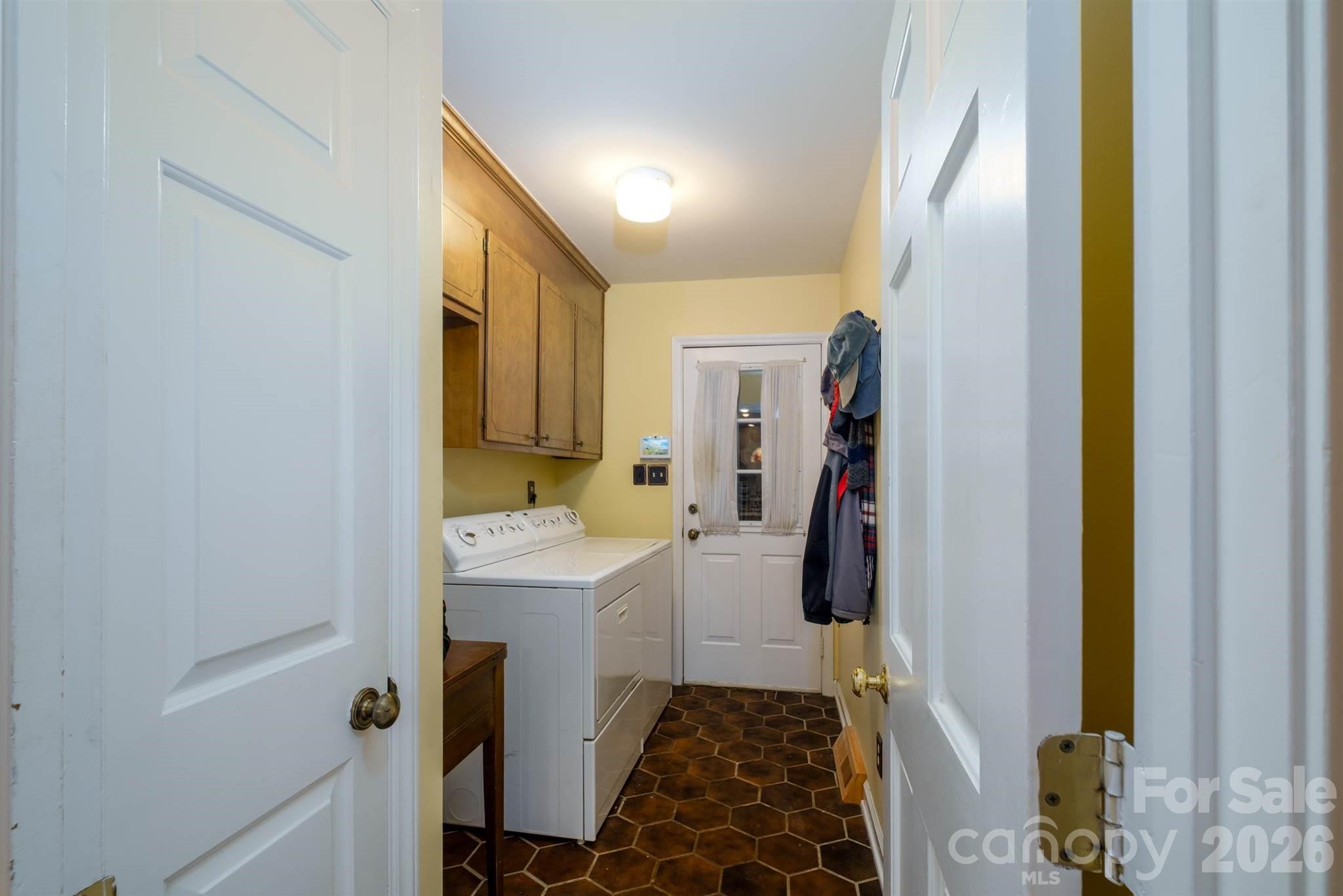 Single Family Residence at 7211 Hopeton Road, Charlotte, photo 17 of 48