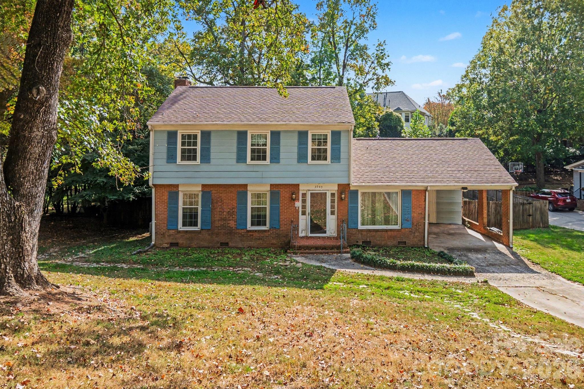 Single Family Residence at 3940 Riverbend Road, Charlotte, photo 2 of 16