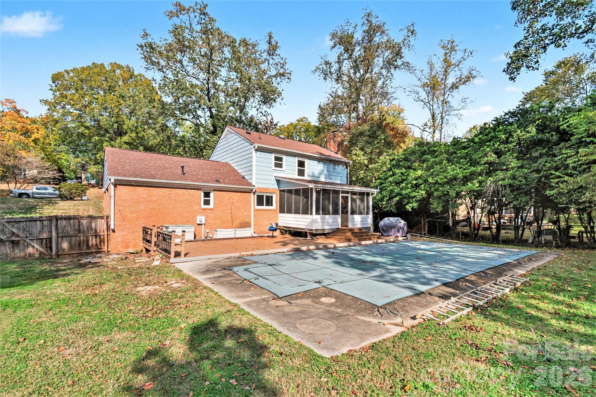 Single Family Residence at 3940 Riverbend Road, Charlotte, photo 4 of 16