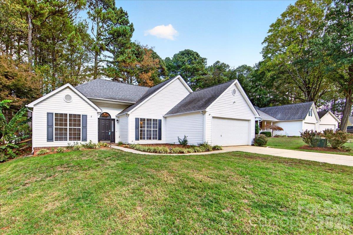 Beautifully updated 3 Bedroom 2 full bath ranch style home with 2 car garage - 9115 Pine Springs Court, Huntersville