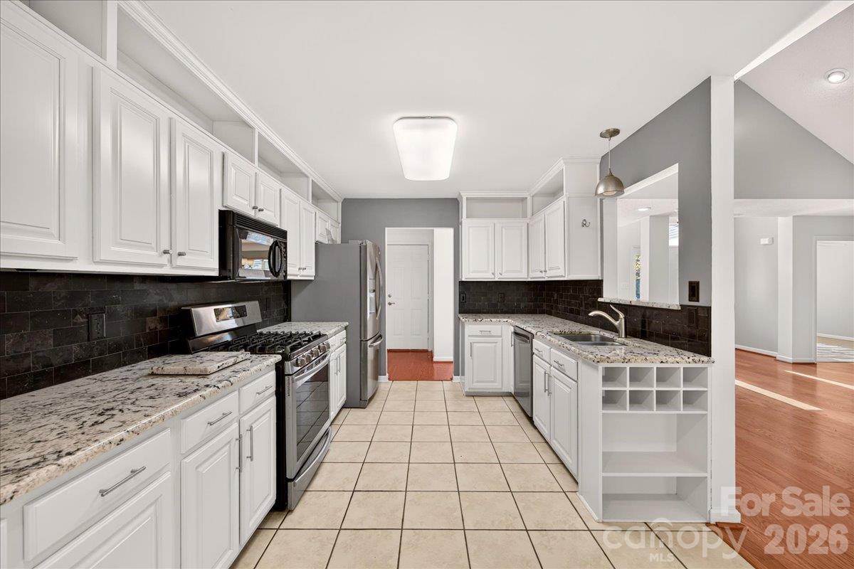 Large kitchen open to living room with gas range, granite countertops, SS appliances  great working space - 9115 Pine Springs Court, Huntersville