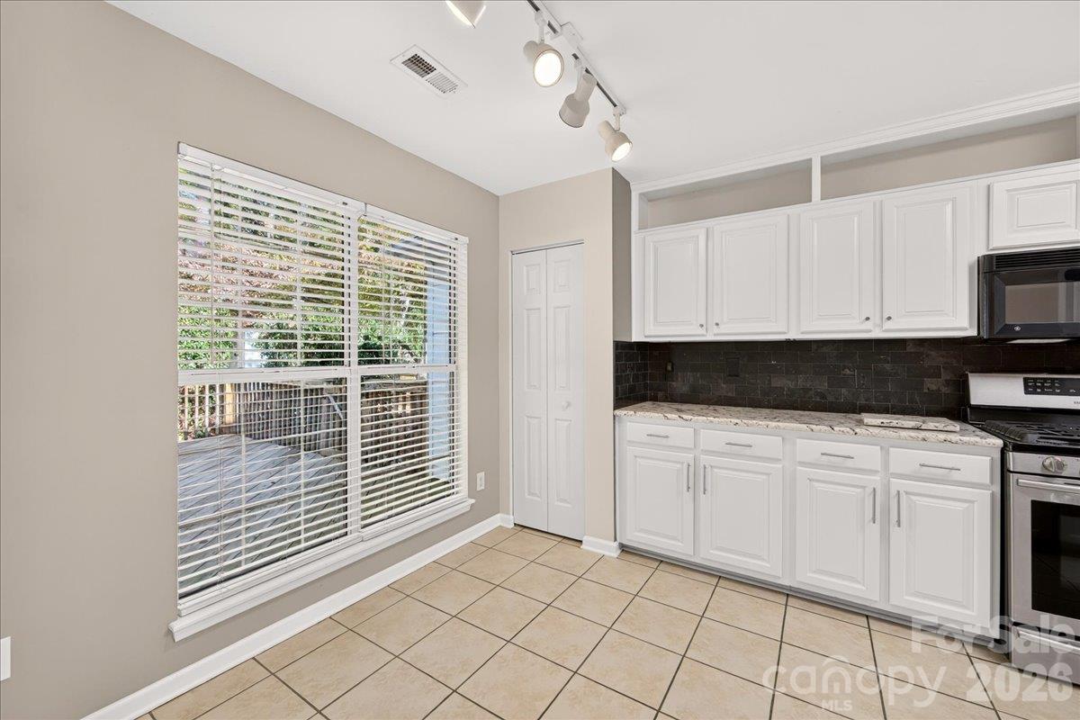 Picture window great for breakfast nook - 9115 Pine Springs Court, Huntersville