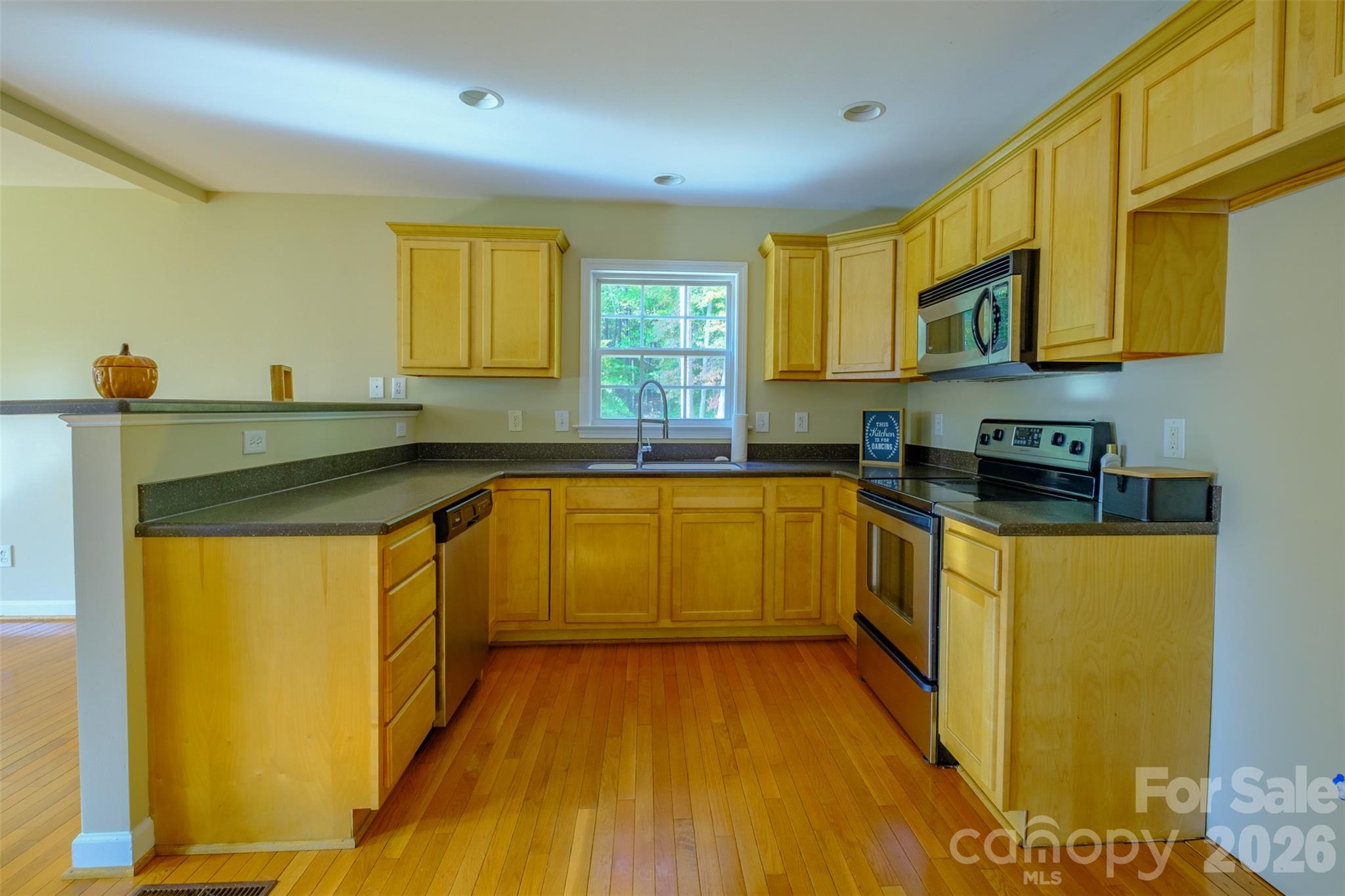 Single Family Residence at 149 Kanah Court, Winston Salem, photo 8 of 34