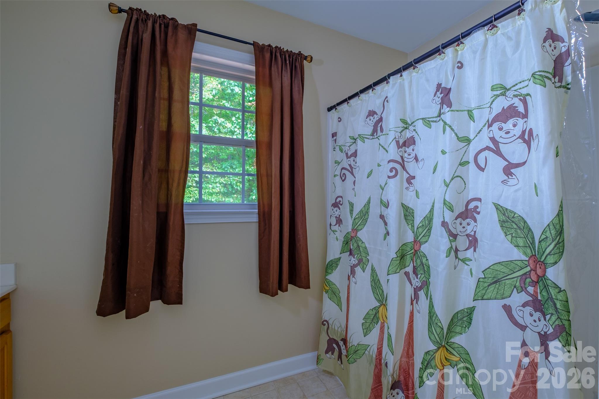 Upper Full Bath - 149 Kanah Court, Winston Salem