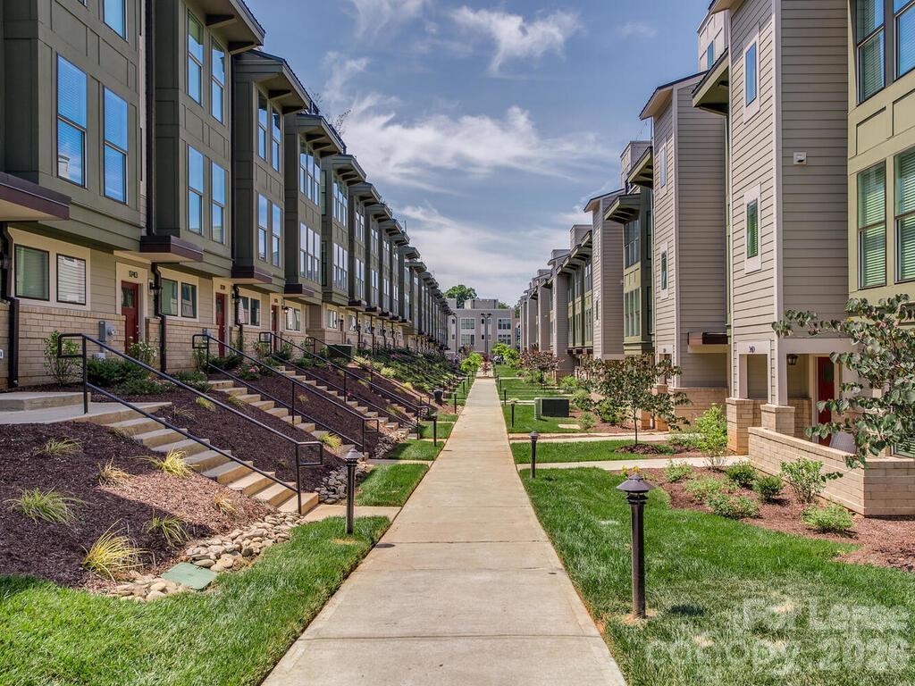 Townhouse at 331 Uptown West Drive, Charlotte, photo 23 of 27