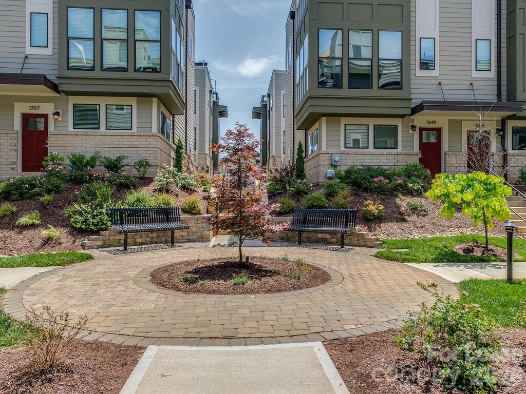 Townhouse at 331 Uptown West Drive, Charlotte, photo 25 of 27
