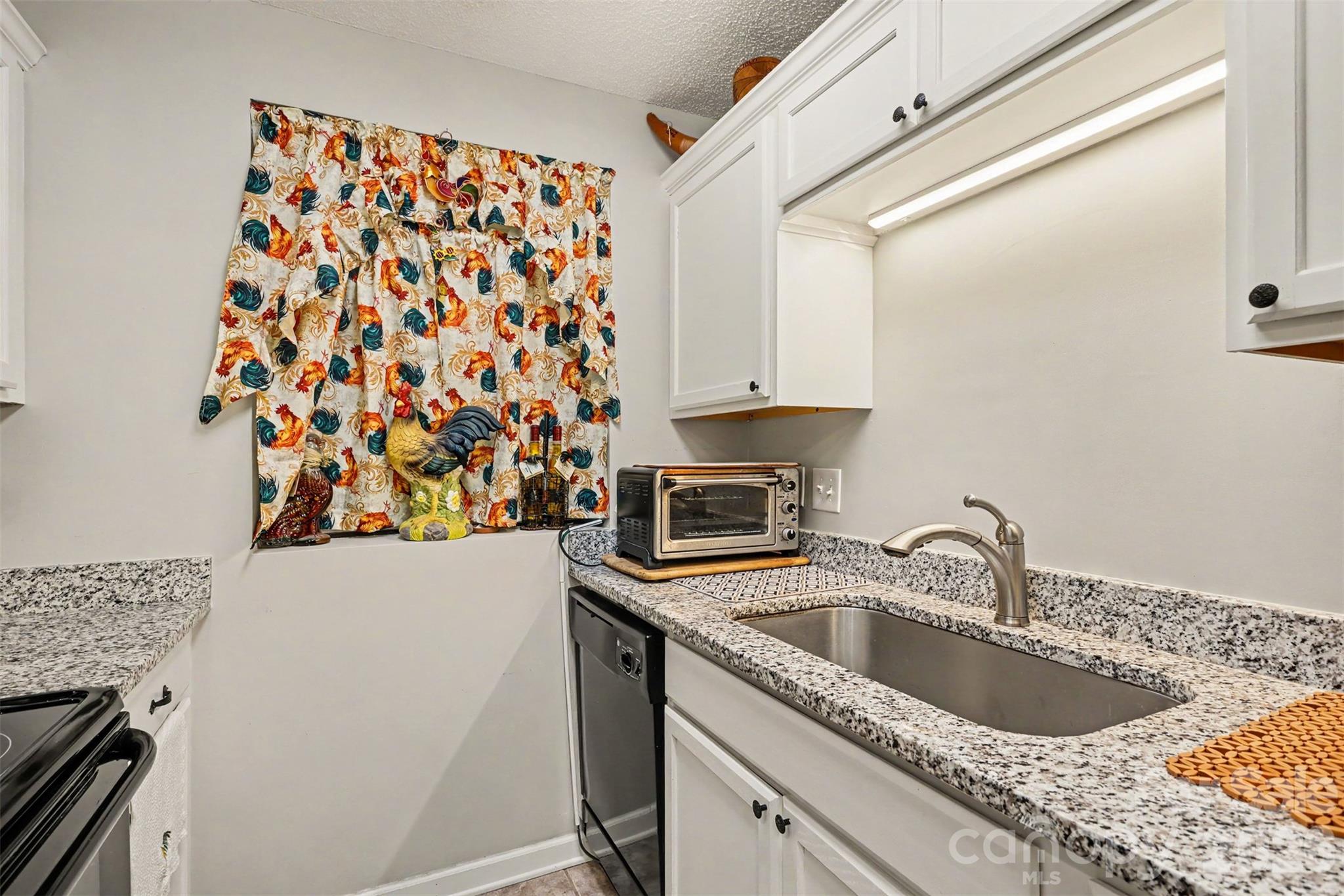 Condominium at 211 Heritage Boulevard, Fort Mill, photo 6 of 18