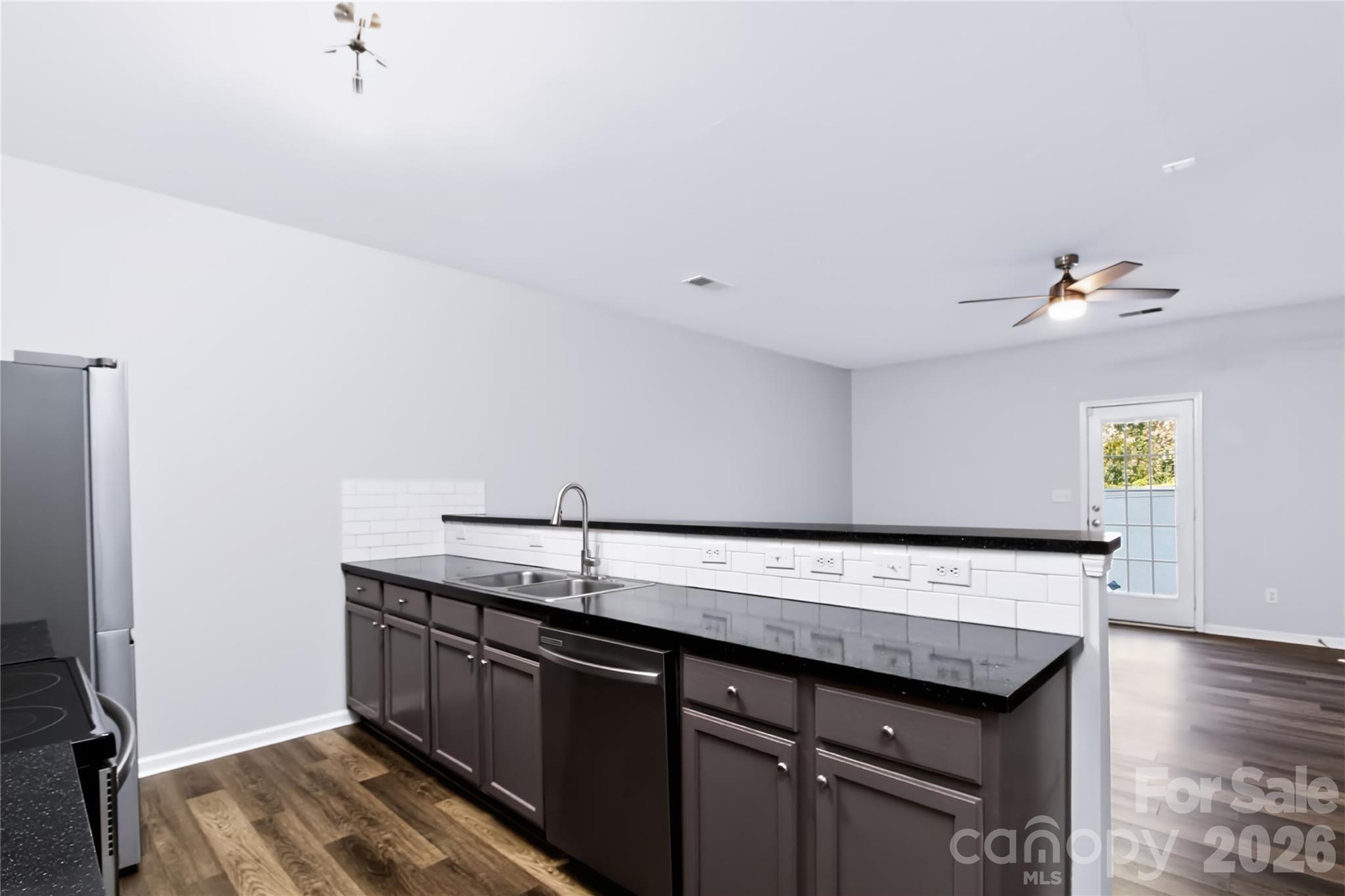 Townhouse at 7741 Abigail Glen Drive, Charlotte, photo 4 of 15