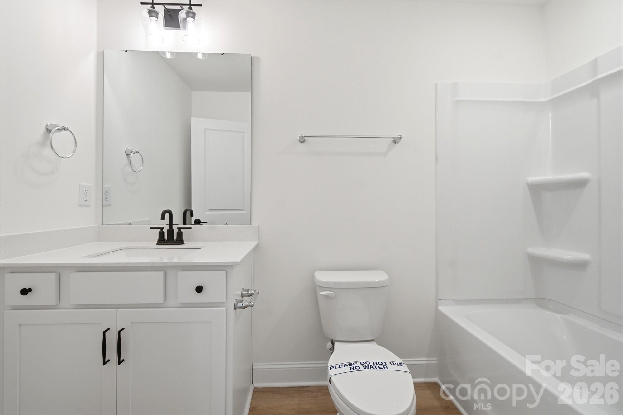 Upper-level bathroom - 8414 Acadia Parkway, Sherrills Ford