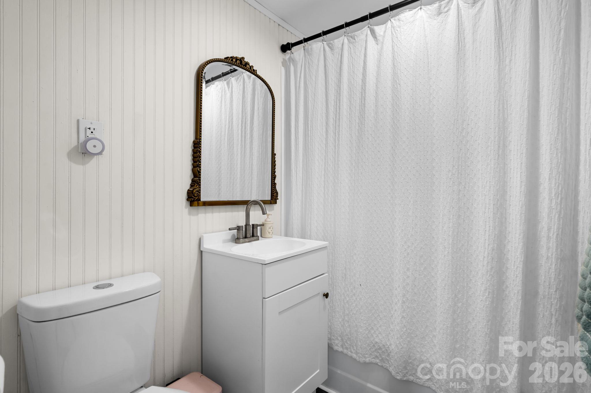 Single Family Residence at 1036 19th Street, Hickory, photo 11 of 31
