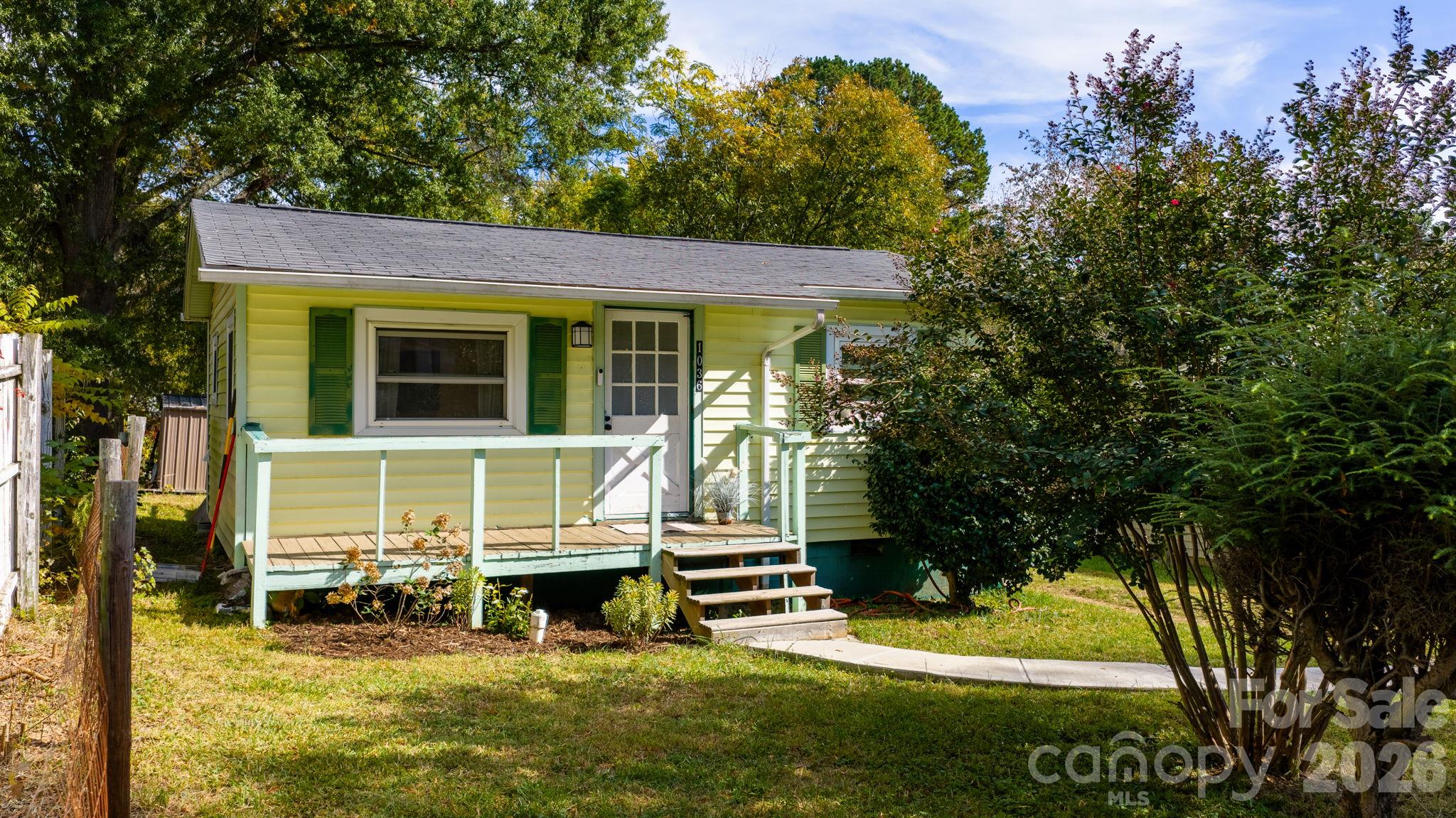 Single Family Residence at 1036 19th Street, Hickory, photo 14 of 31