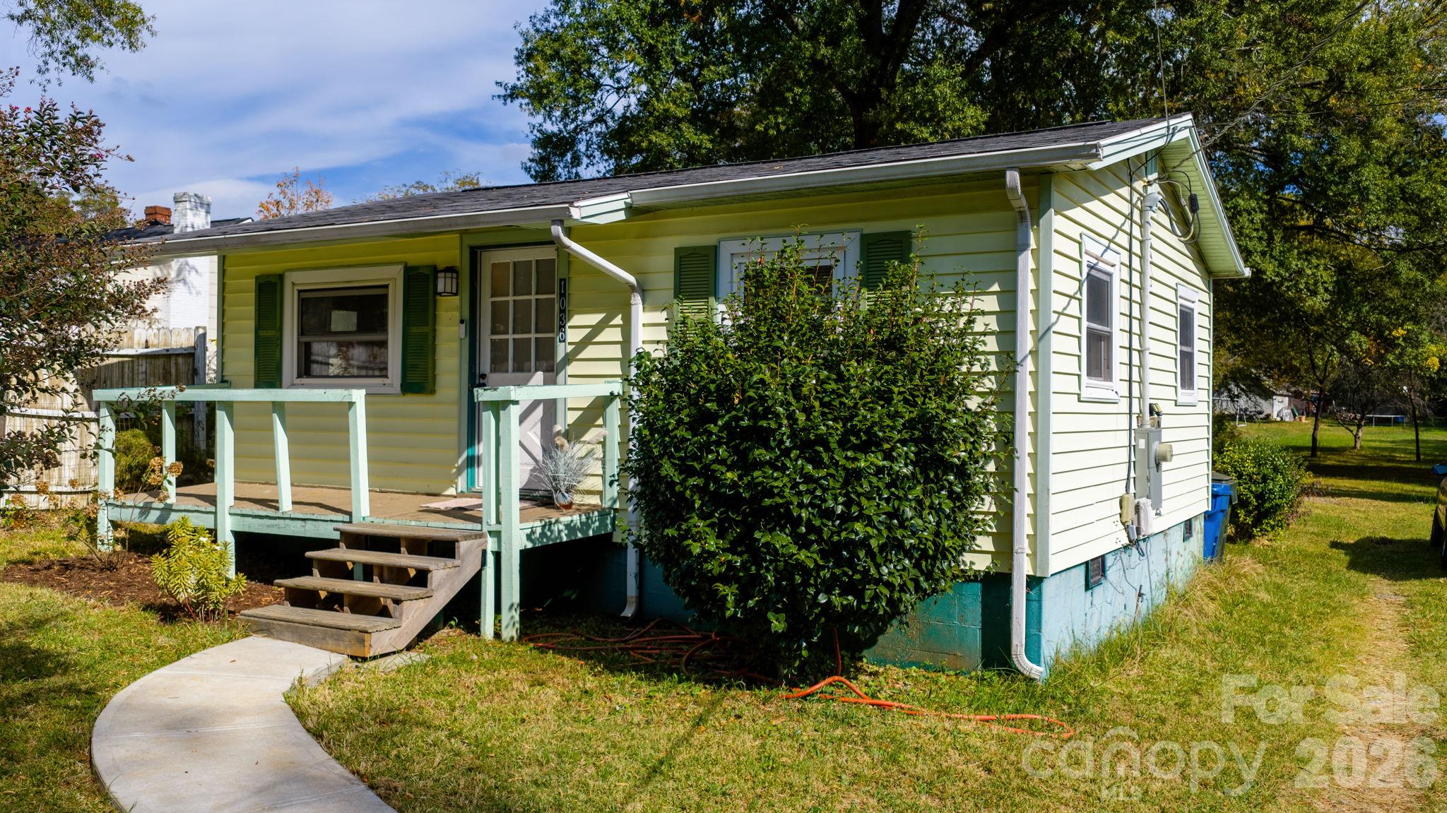 Single Family Residence at 1036 19th Street, Hickory, photo 16 of 31