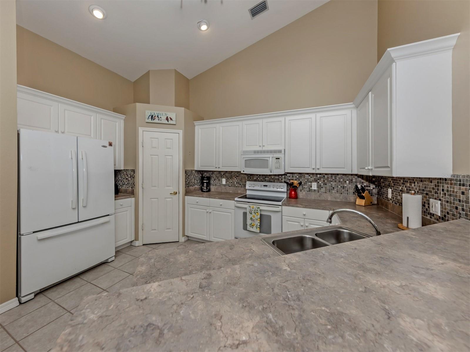 Villa at 4162 FAIRWAY CT, NORTH PORT, photo 15 of 74