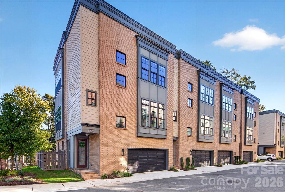 809 Madison Glen Lane
