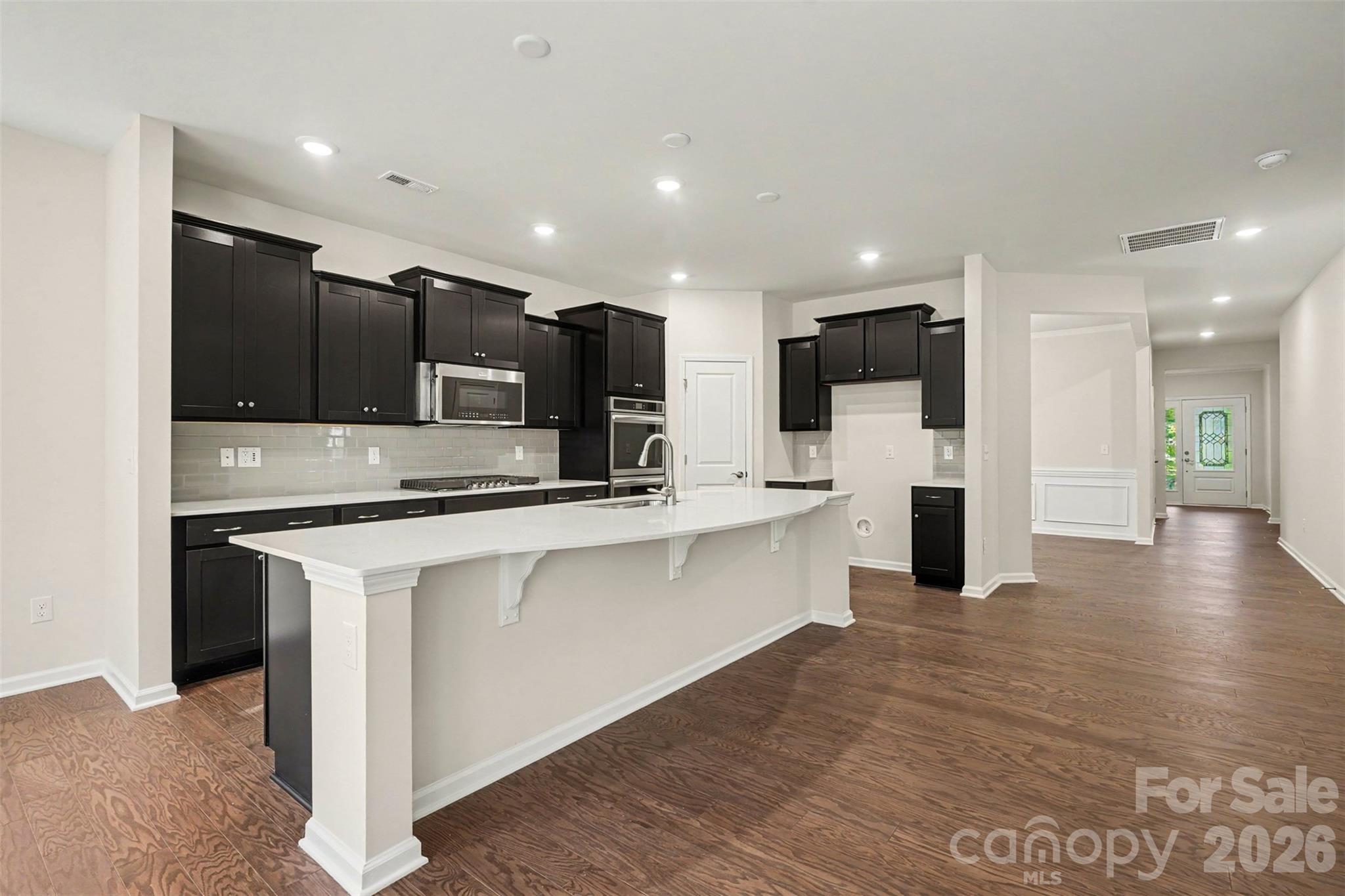 Large Island Gourmet Kitchen - 11238 Dappled Light Trail, Mint Hill