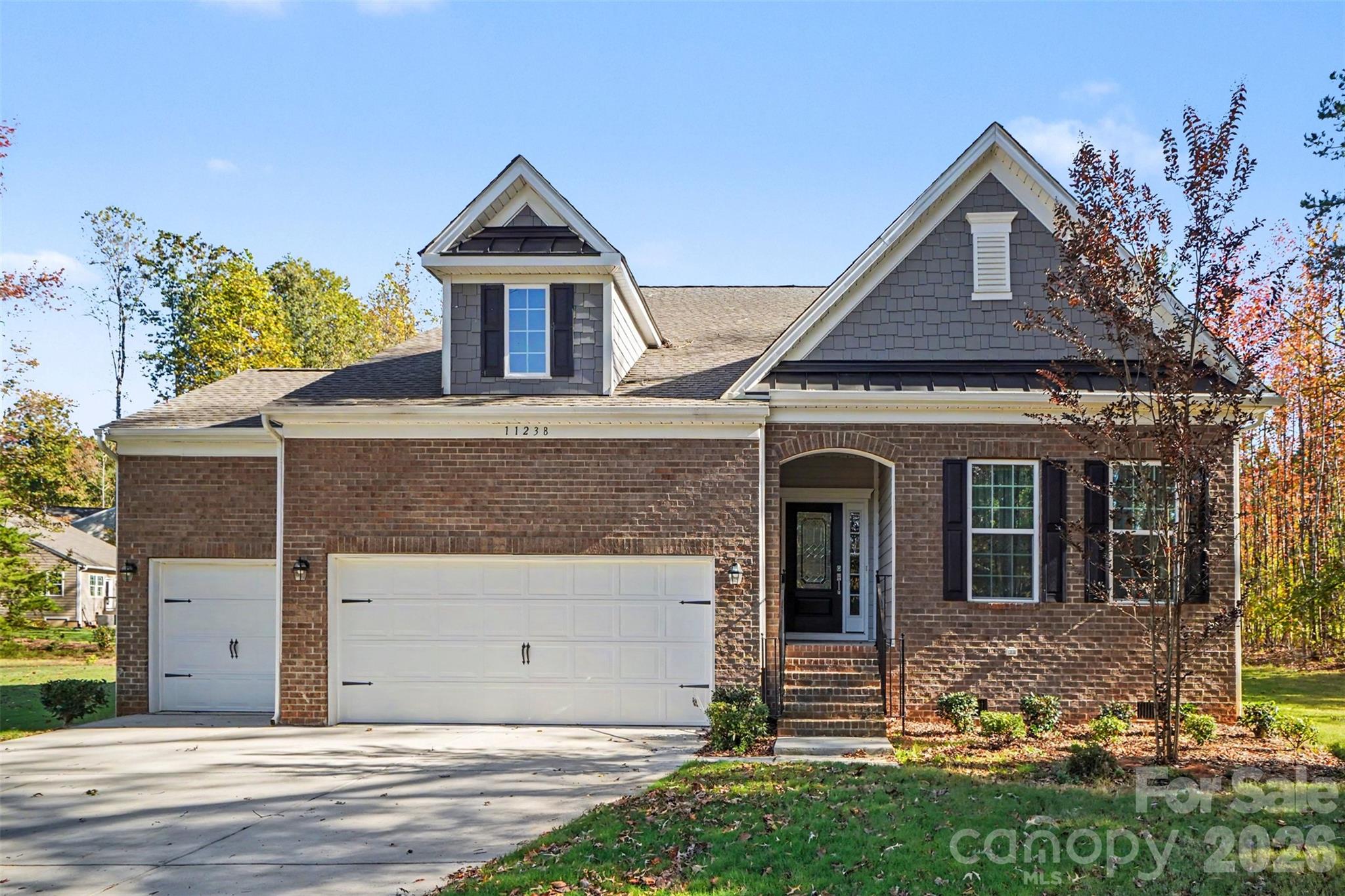 Single Family Residence at 11238 Dappled Light Trail, Mint Hill, photo 7 of 28