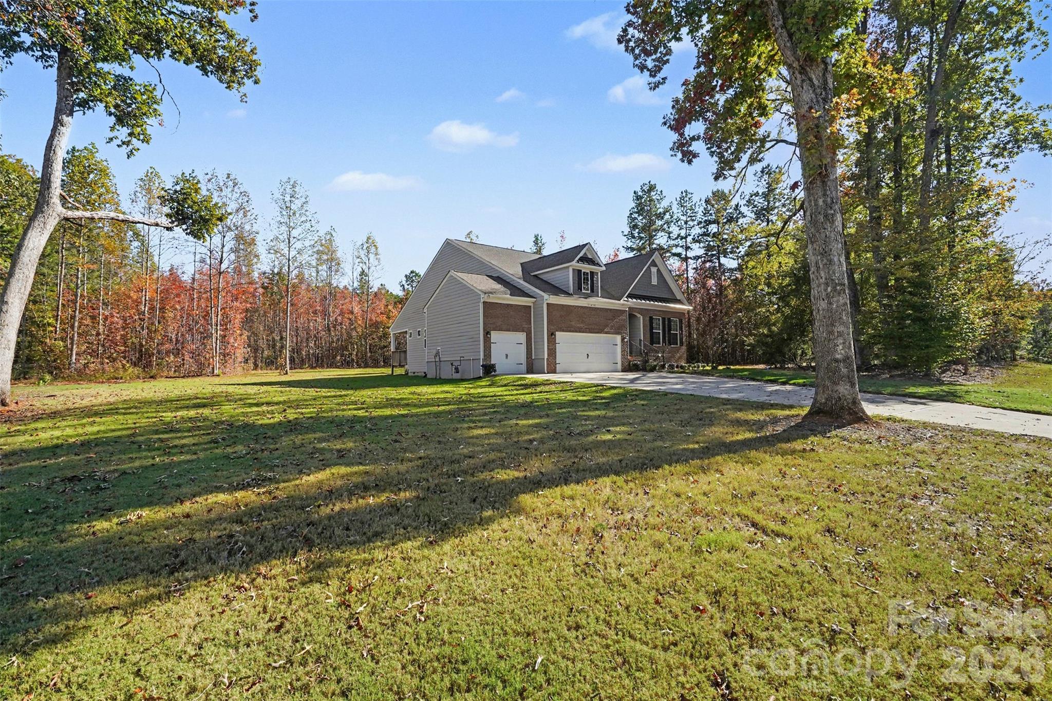 Single Family Residence at 11238 Dappled Light Trail, Mint Hill, photo 9 of 28