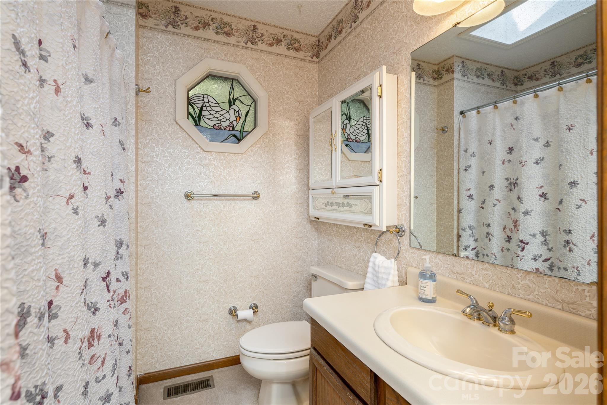 Ensuite bath - 20 Wild Cherry Drive, Mills River
