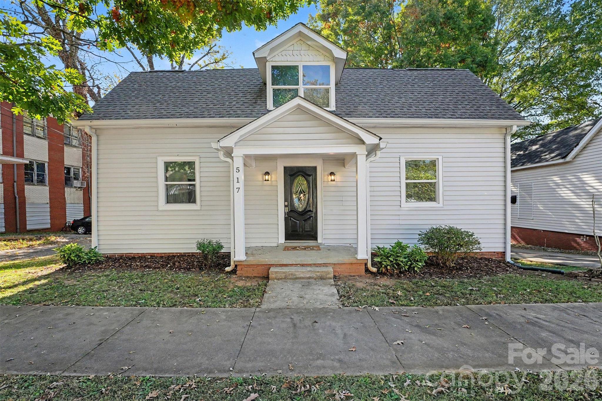 Single Family Residence at 517 Western Avenue, Statesville, photo 2 of 28