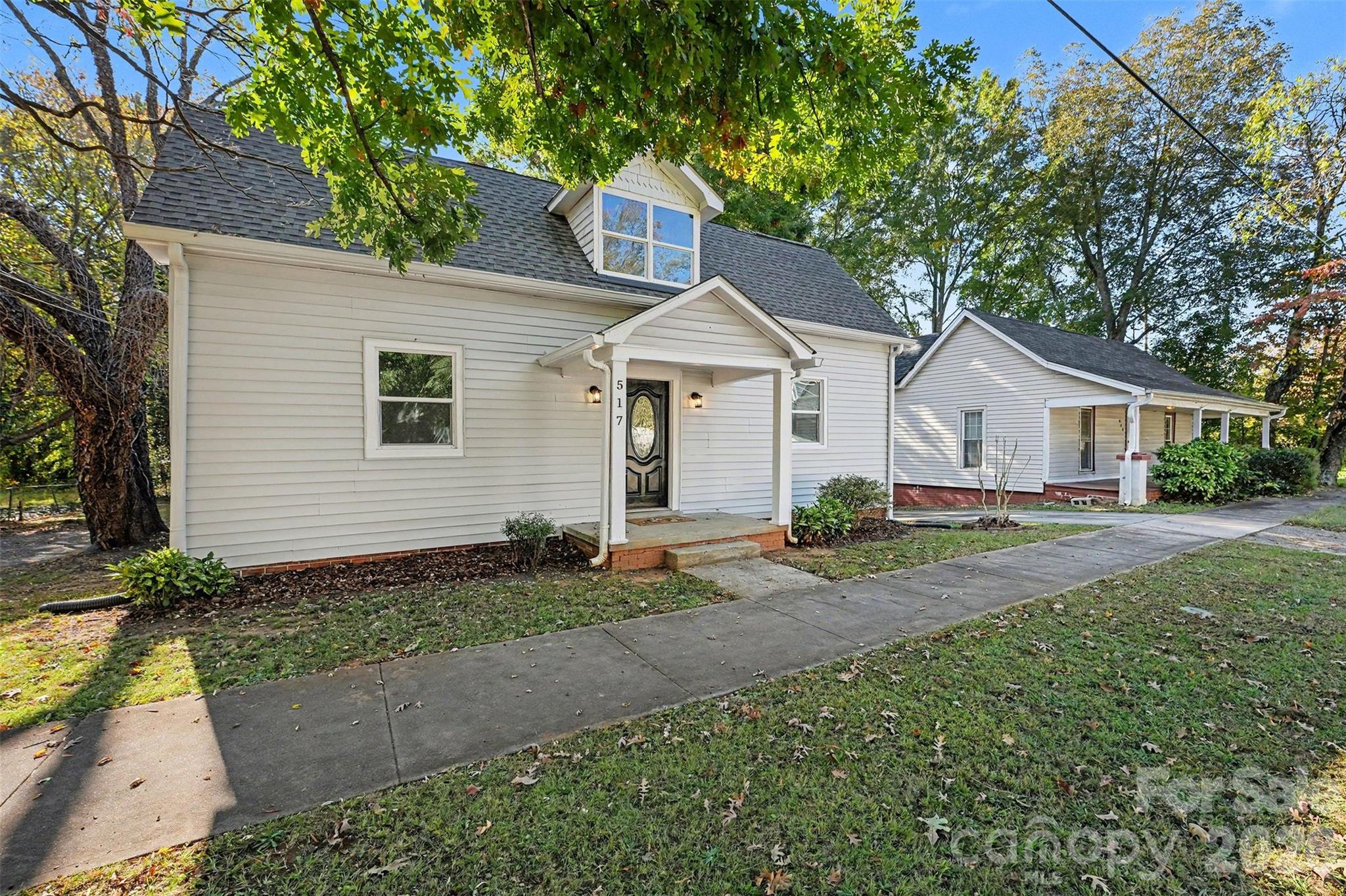 Single Family Residence at 517 Western Avenue, Statesville, photo 3 of 28