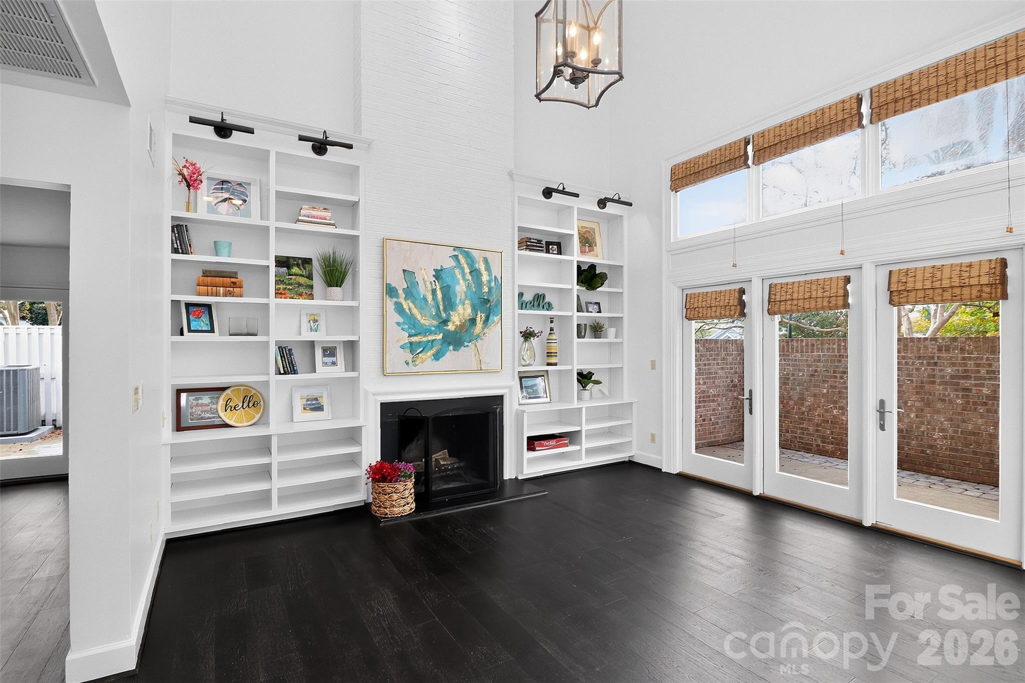 Beautiful built-in shelves - 8254 Tradd Court, Charlotte
