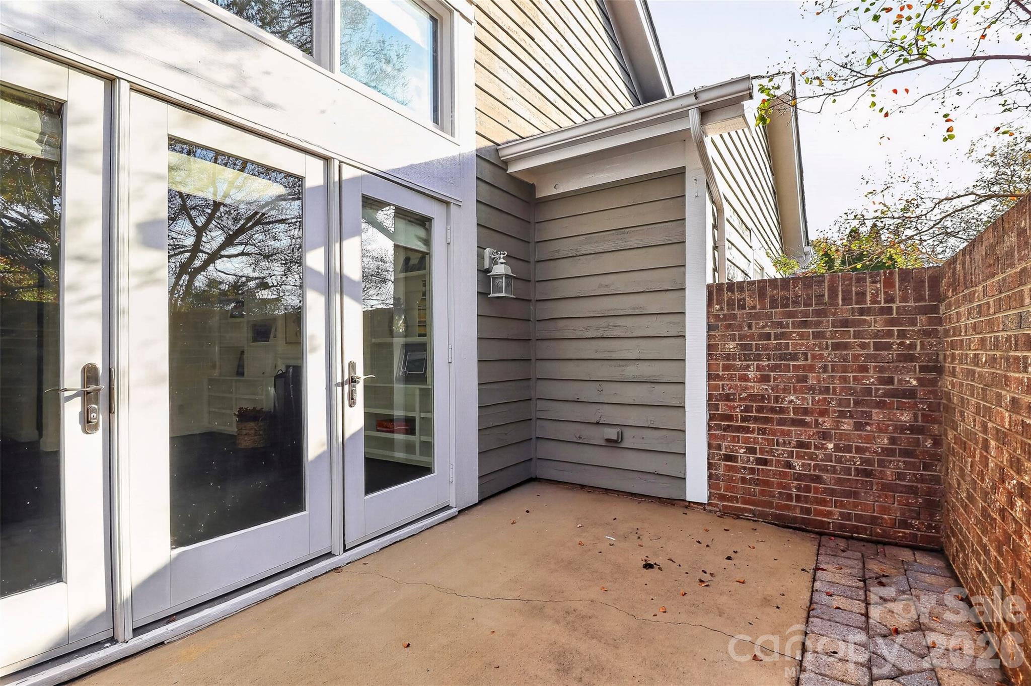 Front courtyard - 8254 Tradd Court, Charlotte