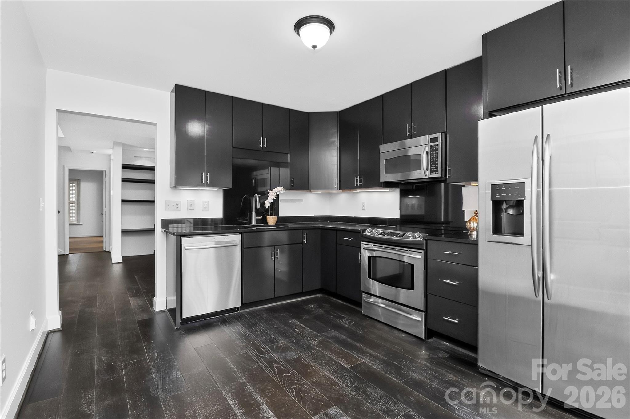 Condominium at 8254 Tradd Court, Charlotte, photo 19 of 49