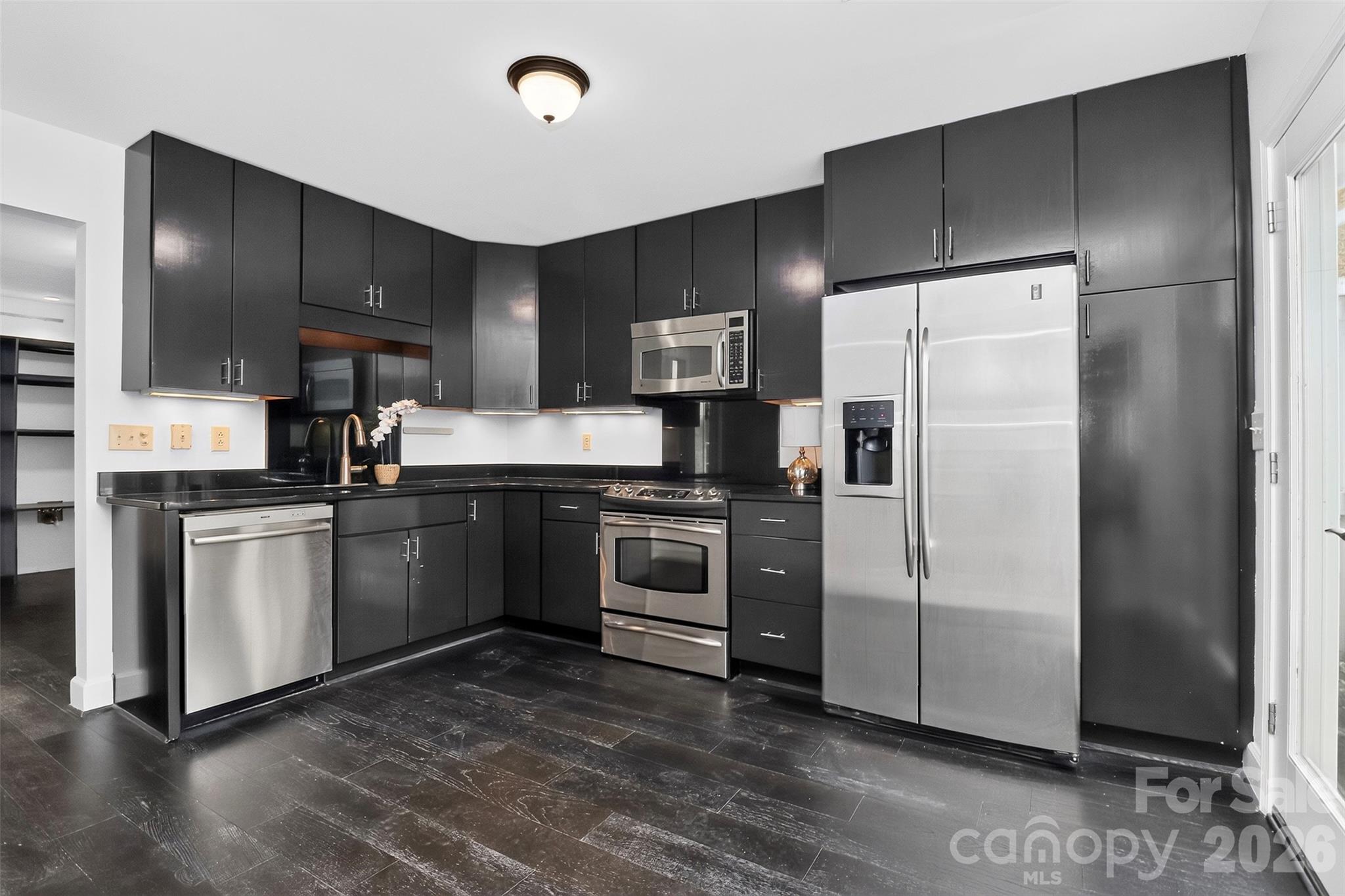 Condominium at 8254 Tradd Court, Charlotte, photo 20 of 49