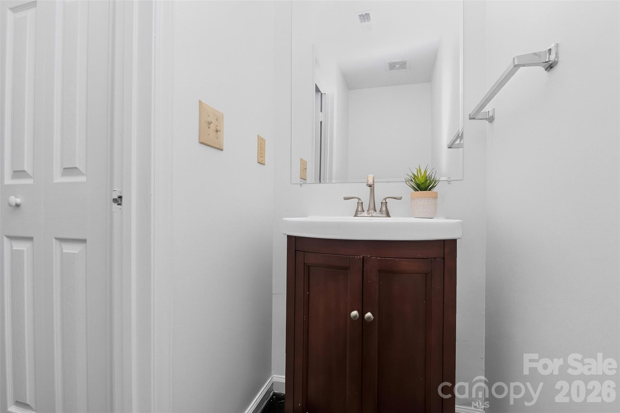 Main floor half bath - 8254 Tradd Court, Charlotte