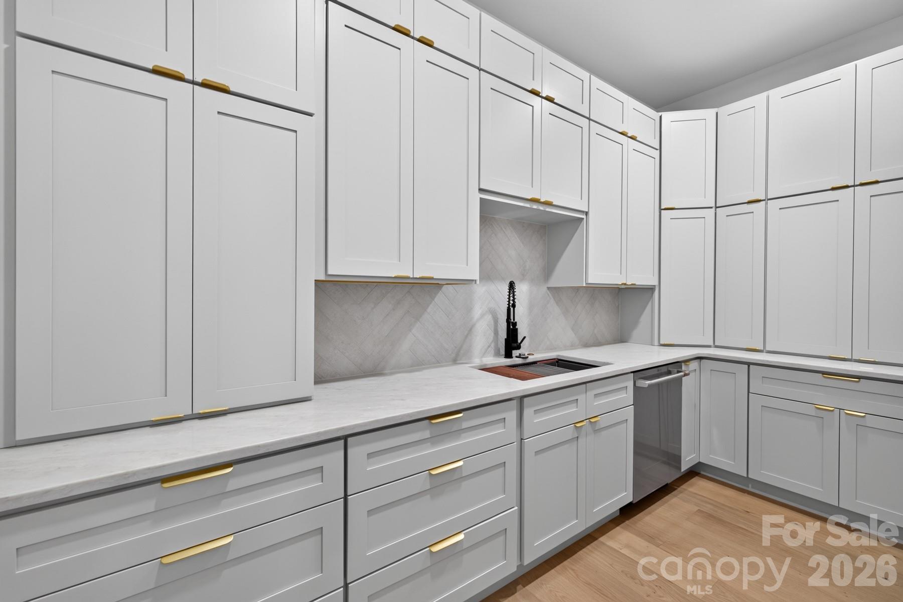 Single Family Residence at 433 Hollis Road, Charlotte, photo 7 of 47