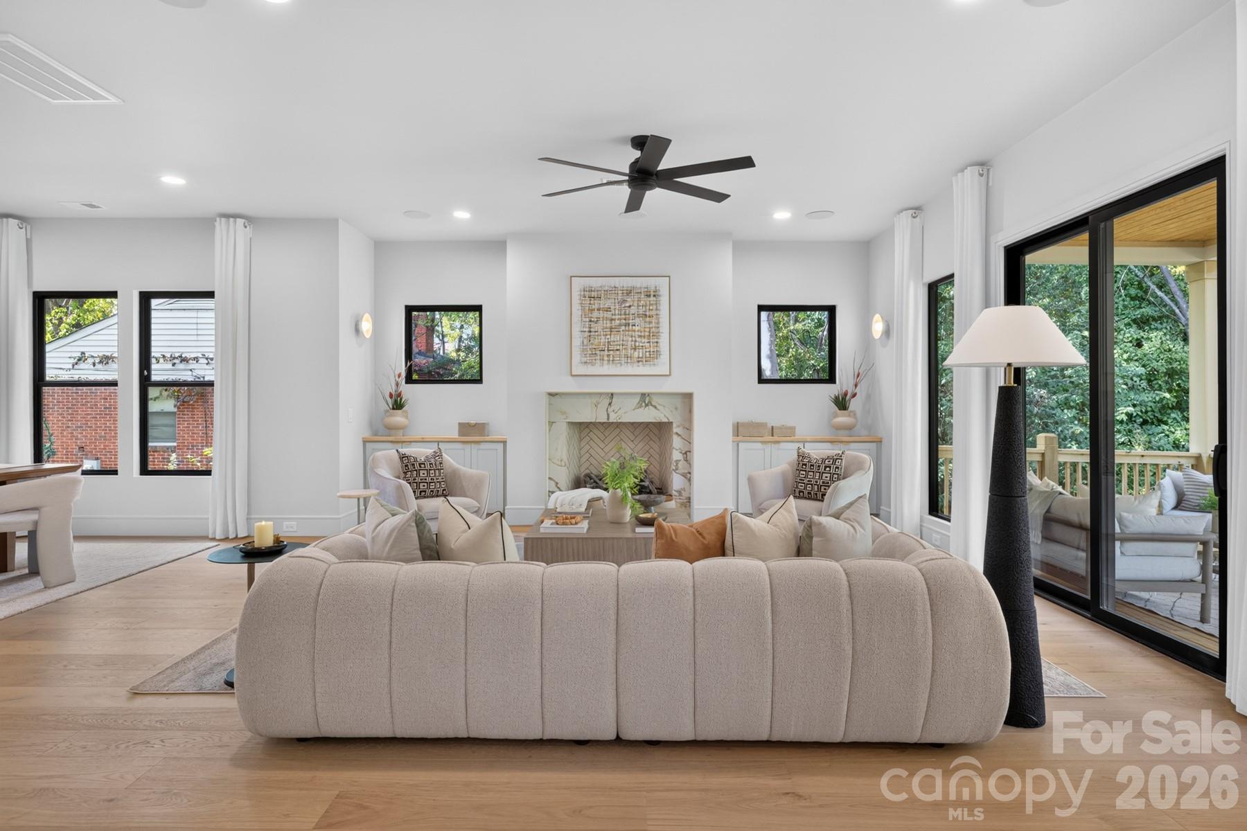 Single Family Residence at 433 Hollis Road, Charlotte, photo 9 of 47